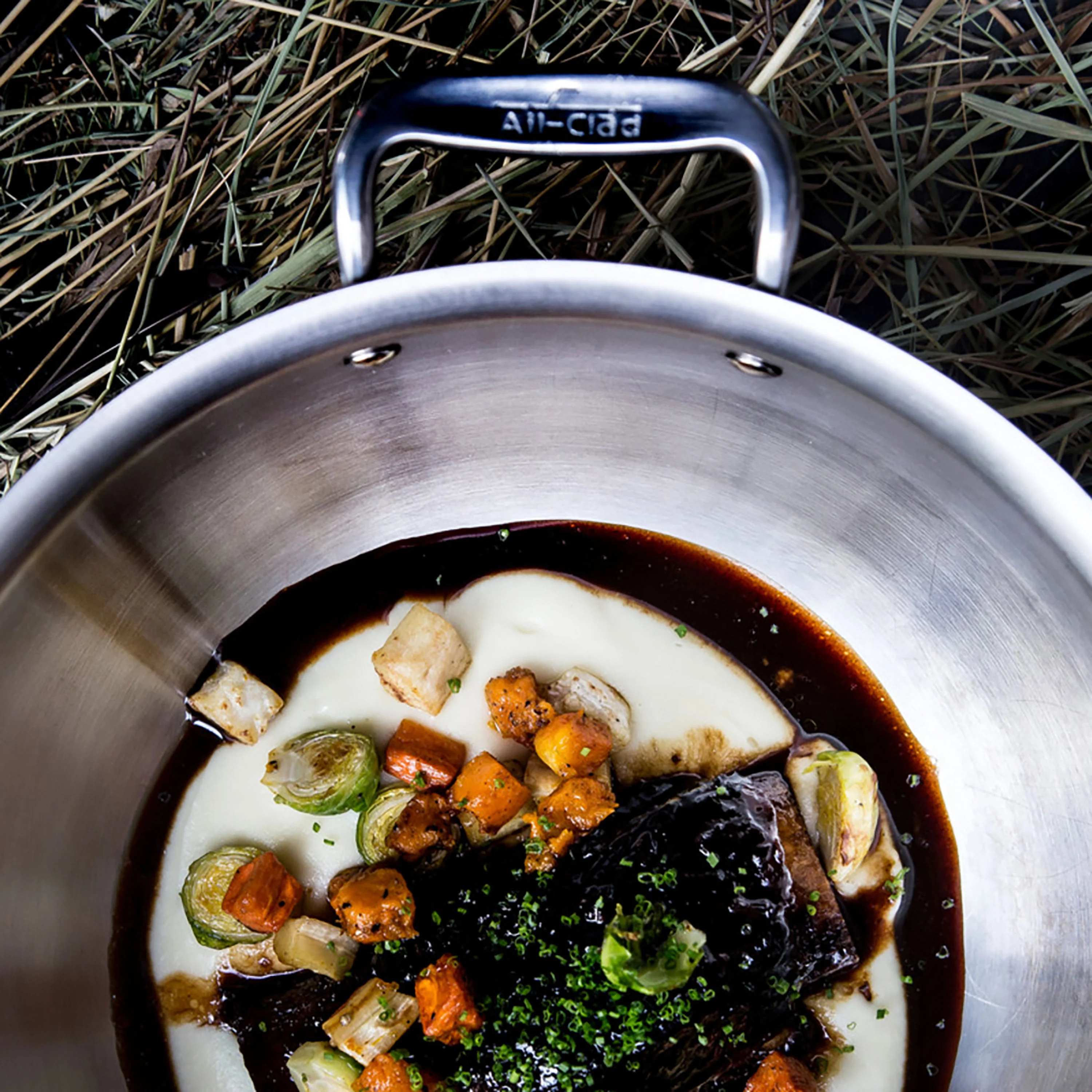 All-Clad d3 Stainless 5.5-quart Dutch Oven - Image 5