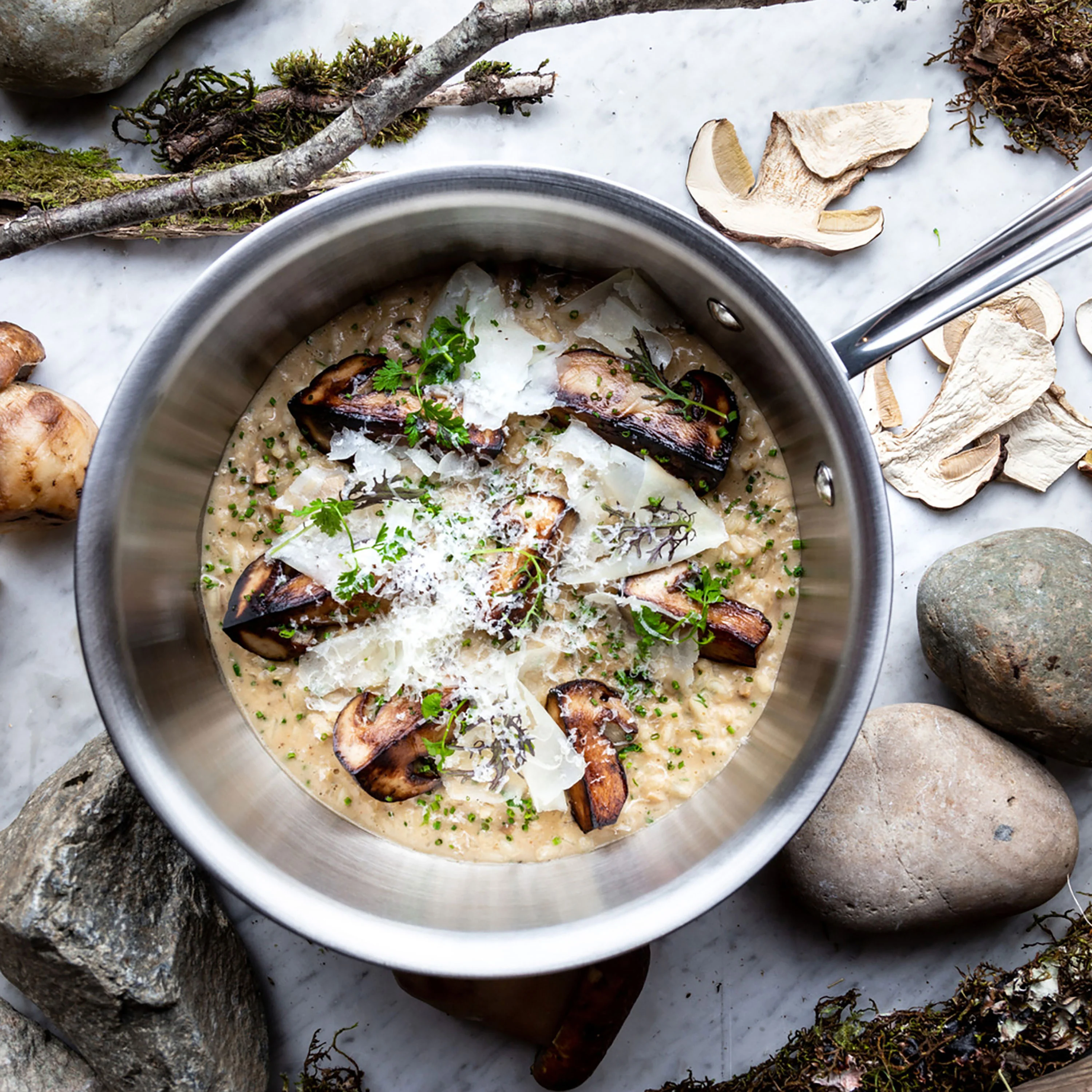 All-Clad d3 Stainless 2-quart Saucepan - Image 3