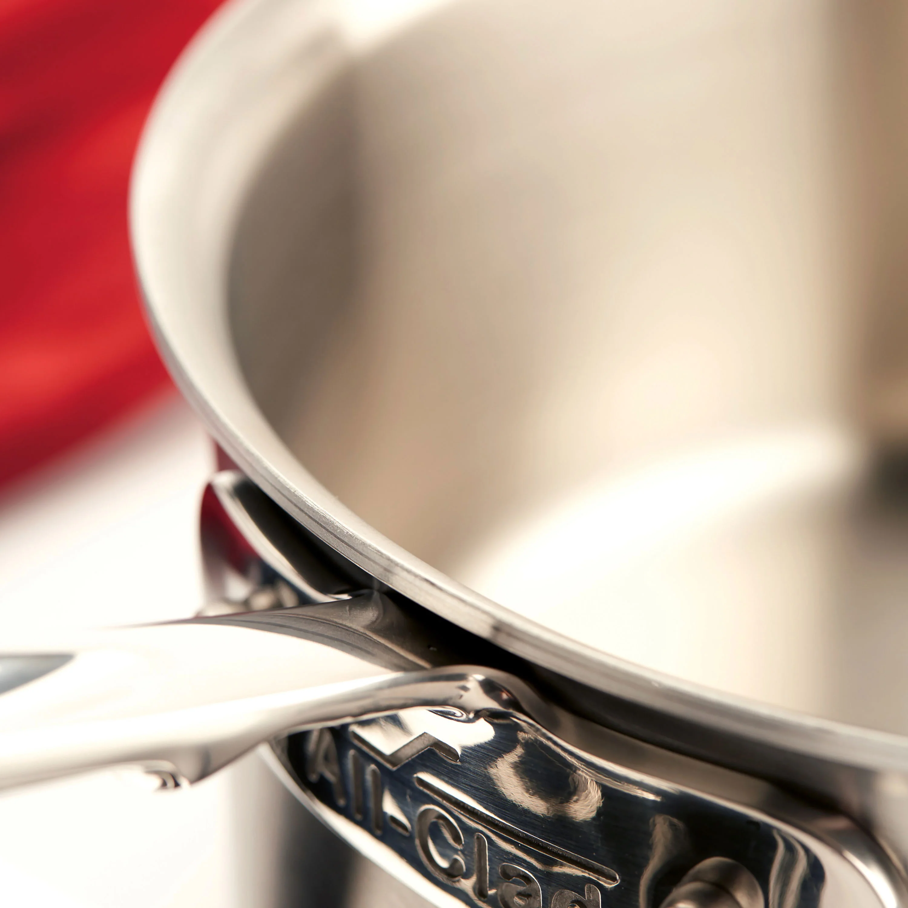 All-Clad d5 Brushed Stainless 4-quart Saucepan with Loop Handle - Image 4