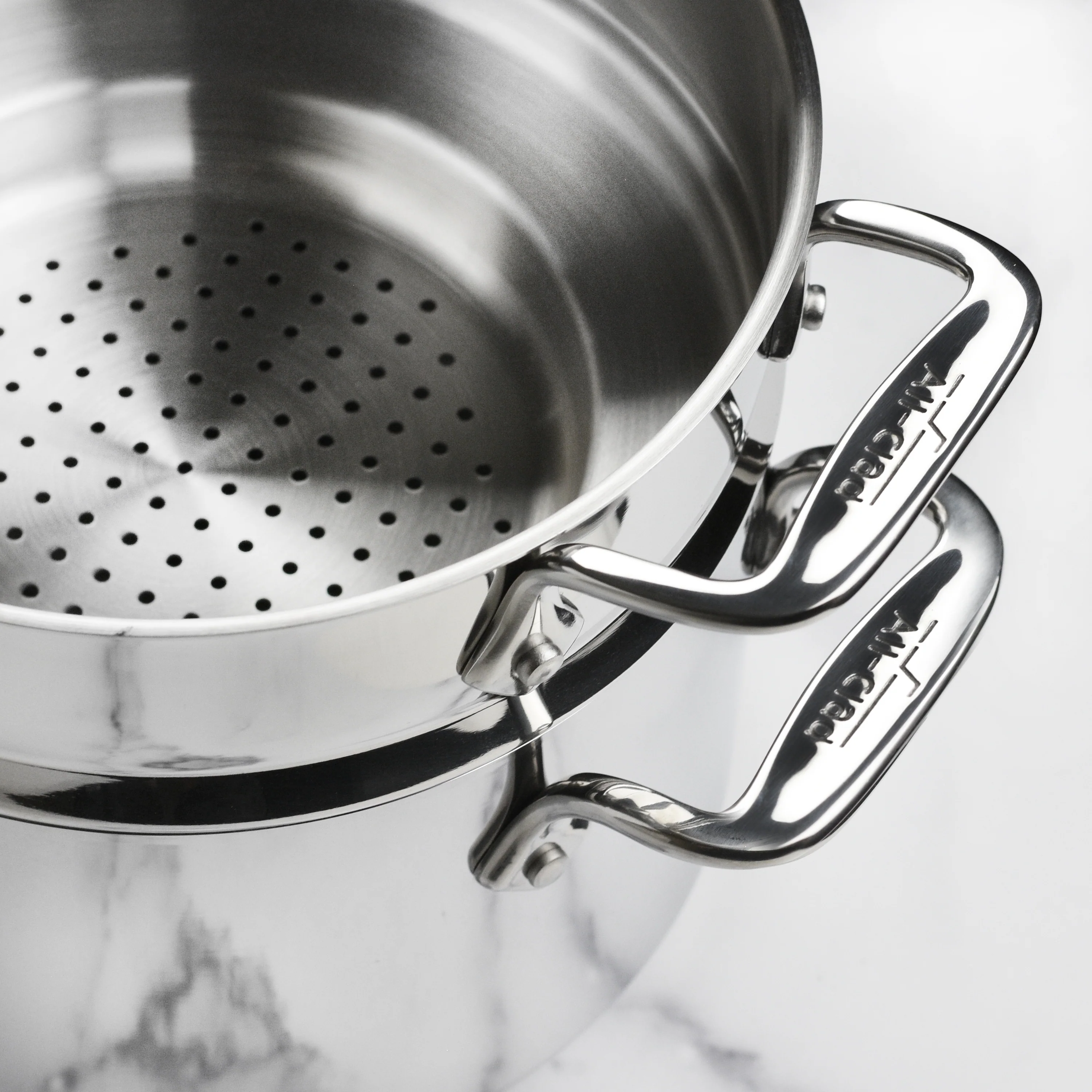 All-Clad 3-quart Steamer Insert with Lid - Image 4