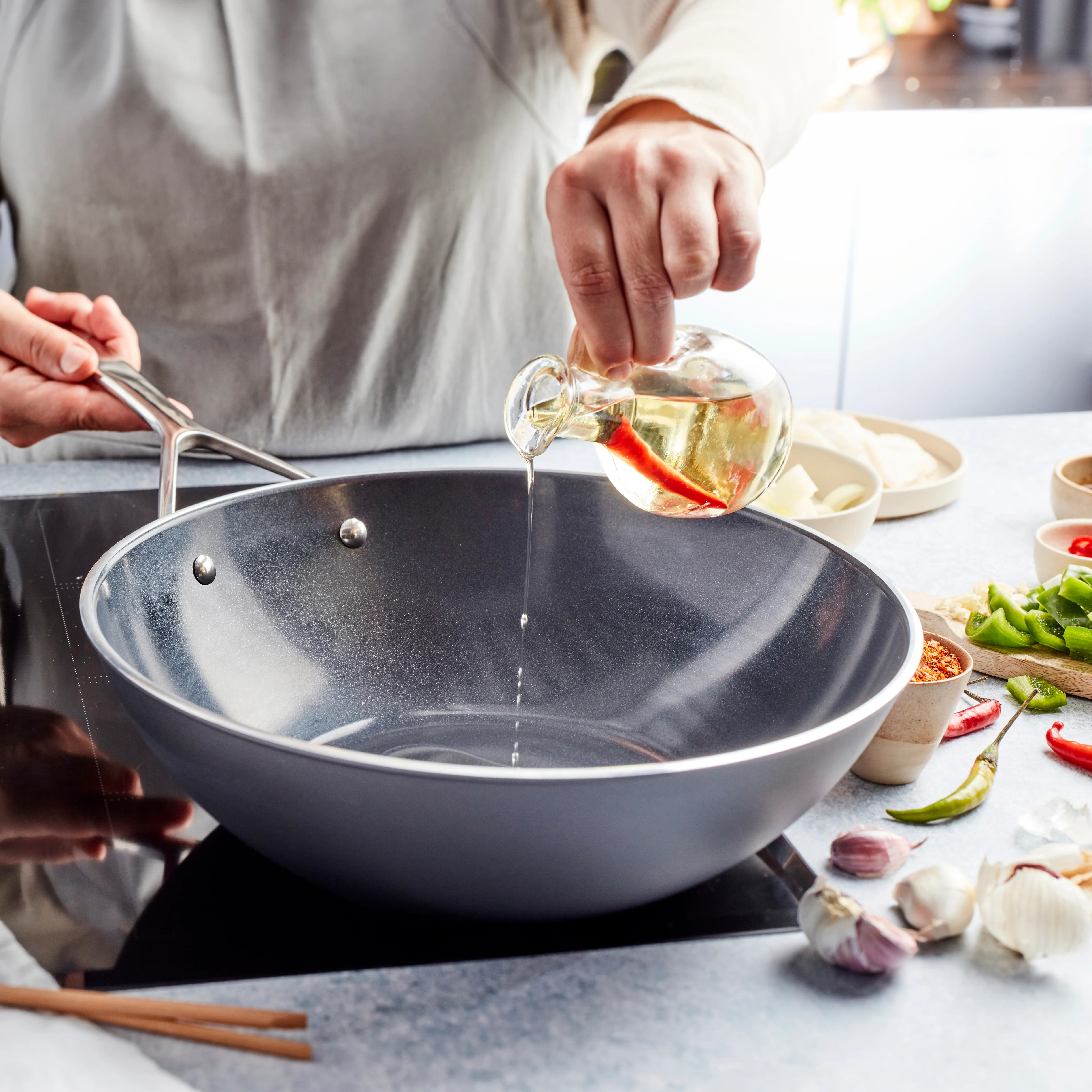 Demeyere AluPro 12" Ceramic Nonstick Flat Bottom Wok - Image 6
