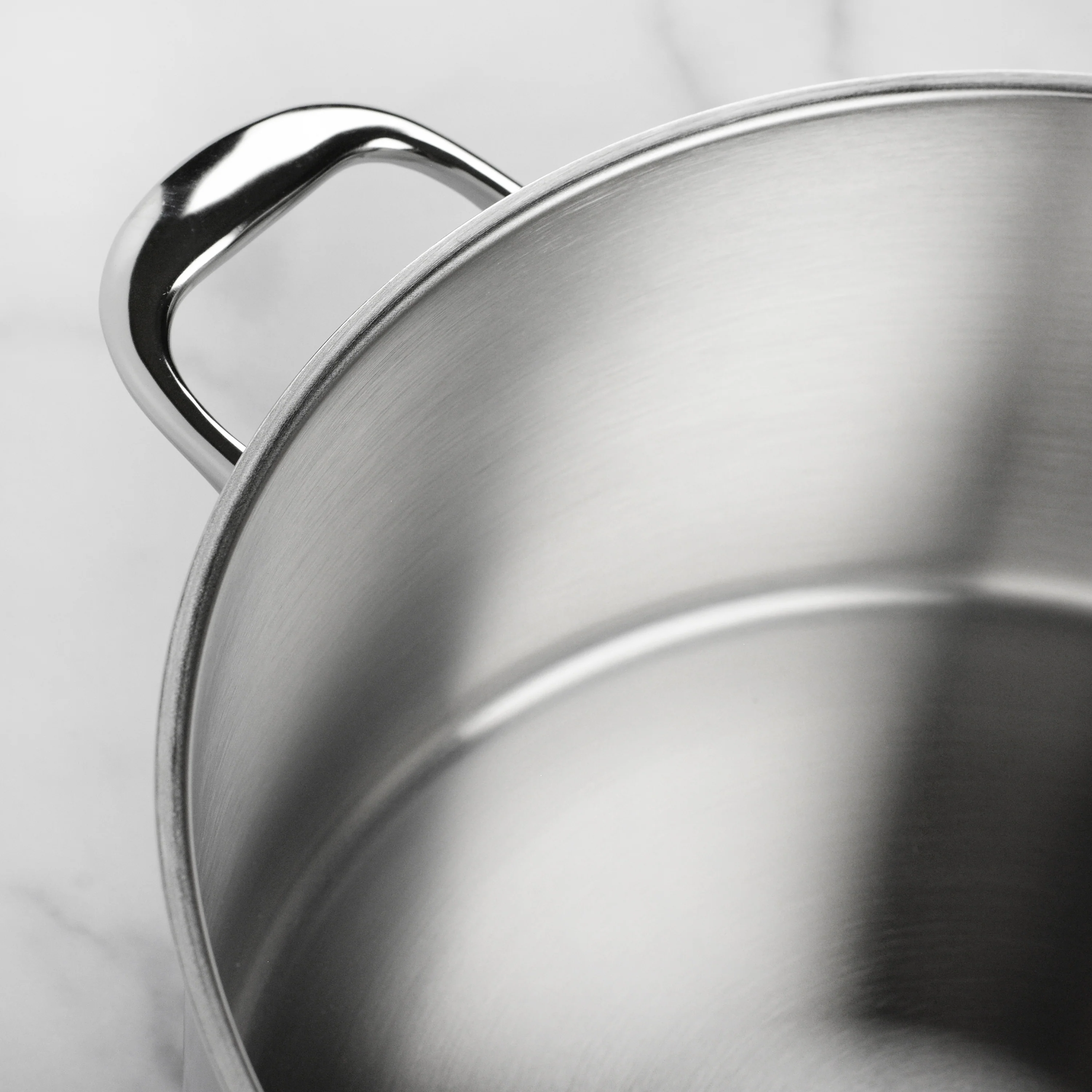 Demeyere Atlantis 8.9-quart Stainless Steel Dutch Oven - Image 6