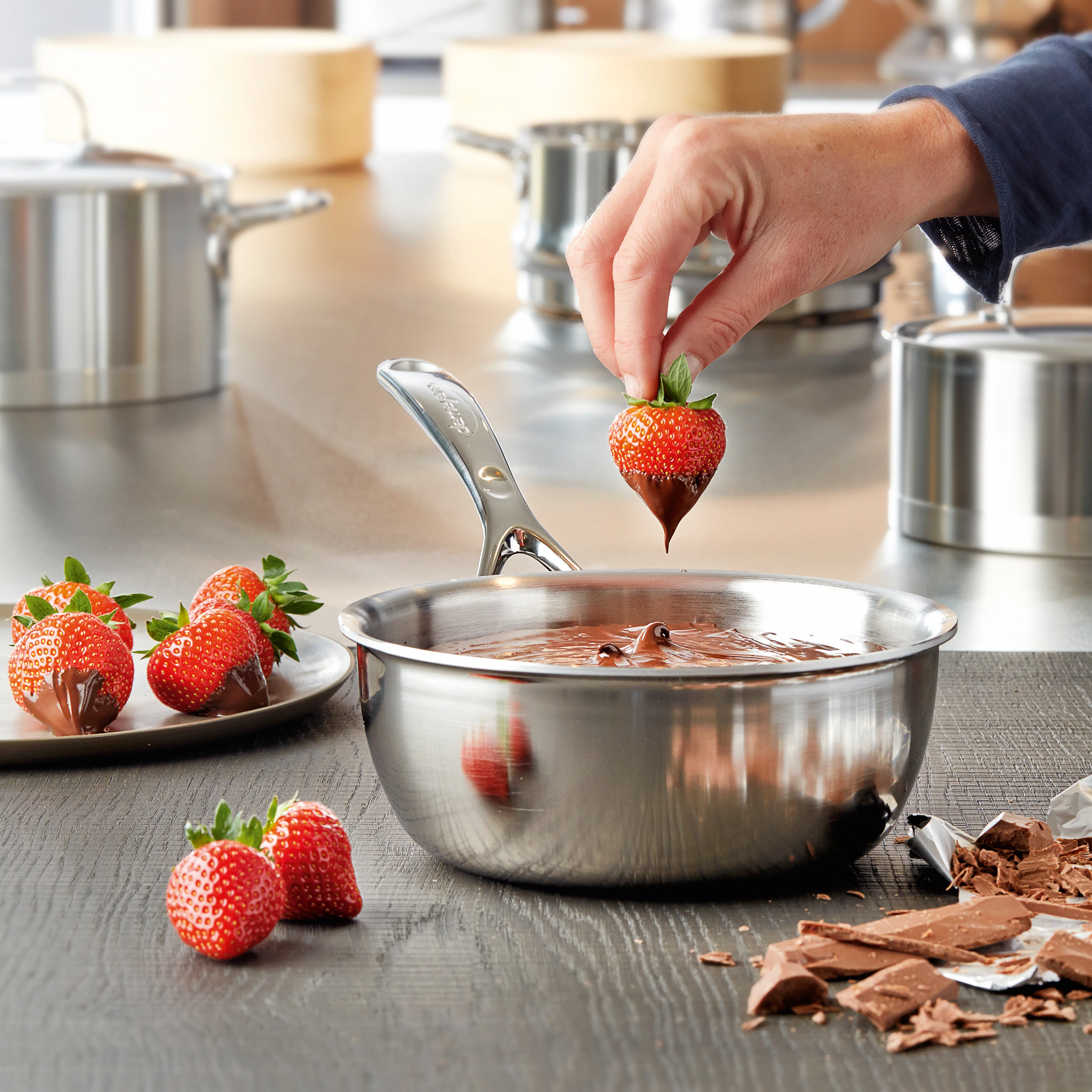 Demeyere Atlantis 2.1-quart Stainless Steel Saucier - Image 2