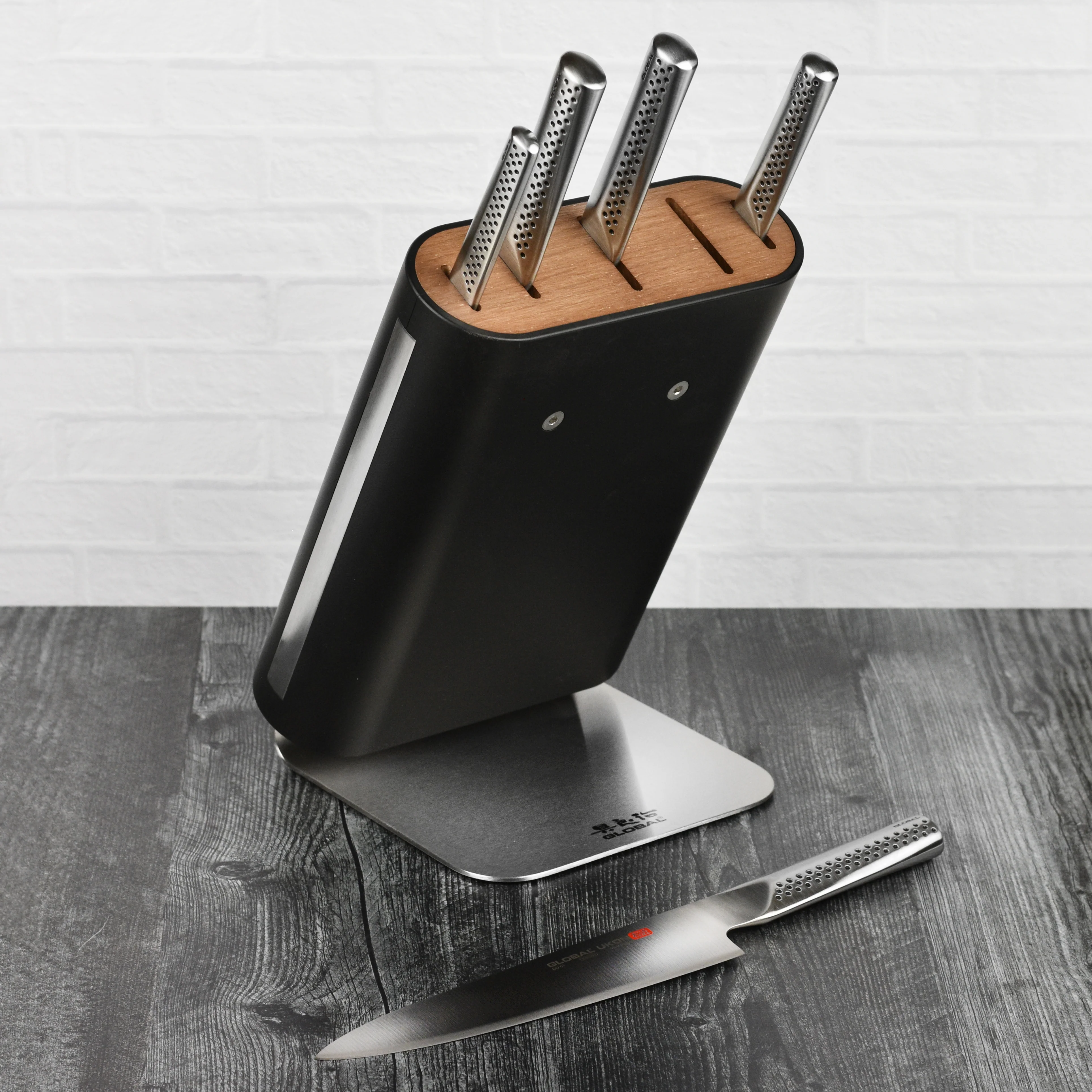 Global Ukon 9" Bread Knife - Image 7