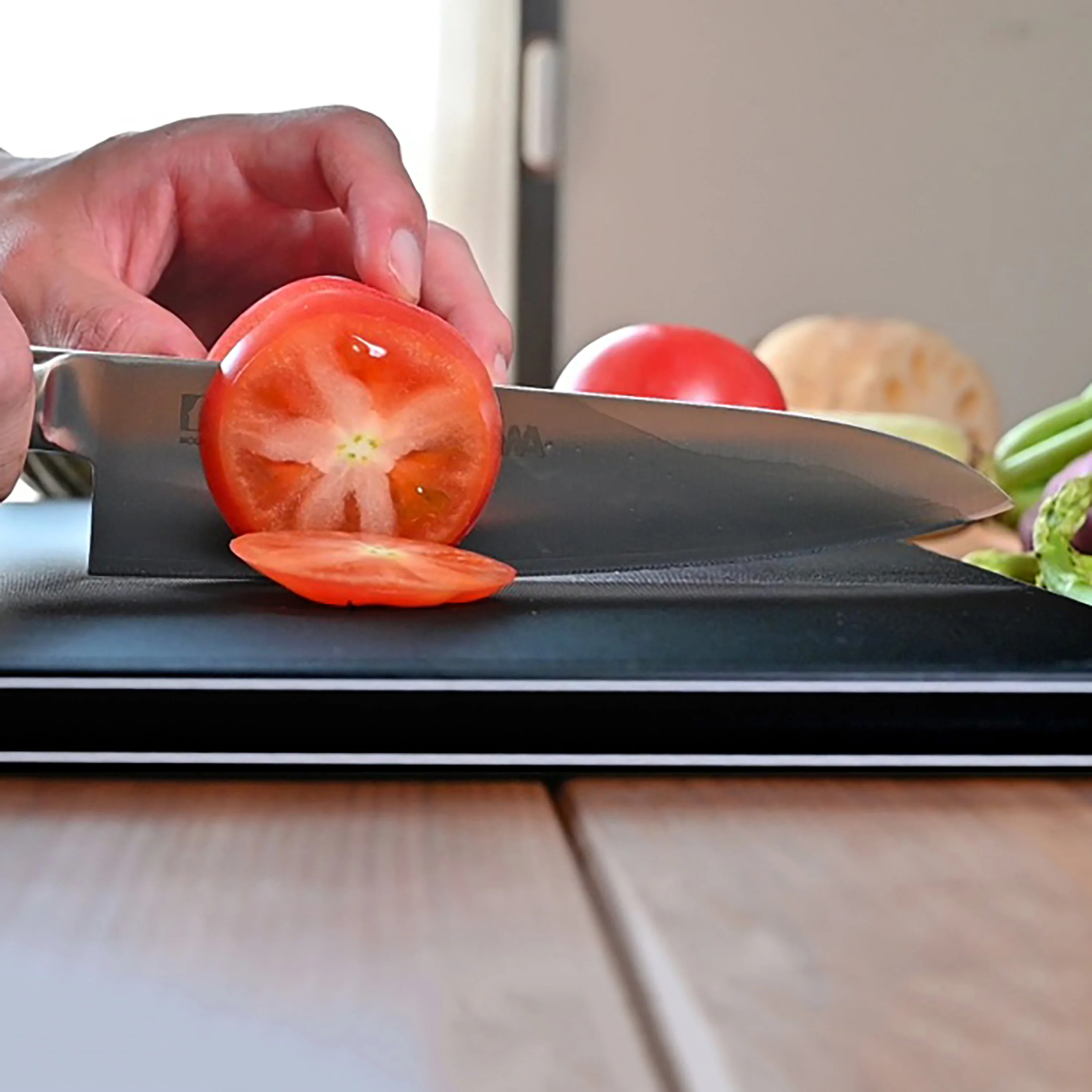Hasegawa Pro-PE Black Cutting Board, 15.4 x 10.2 - Image 3