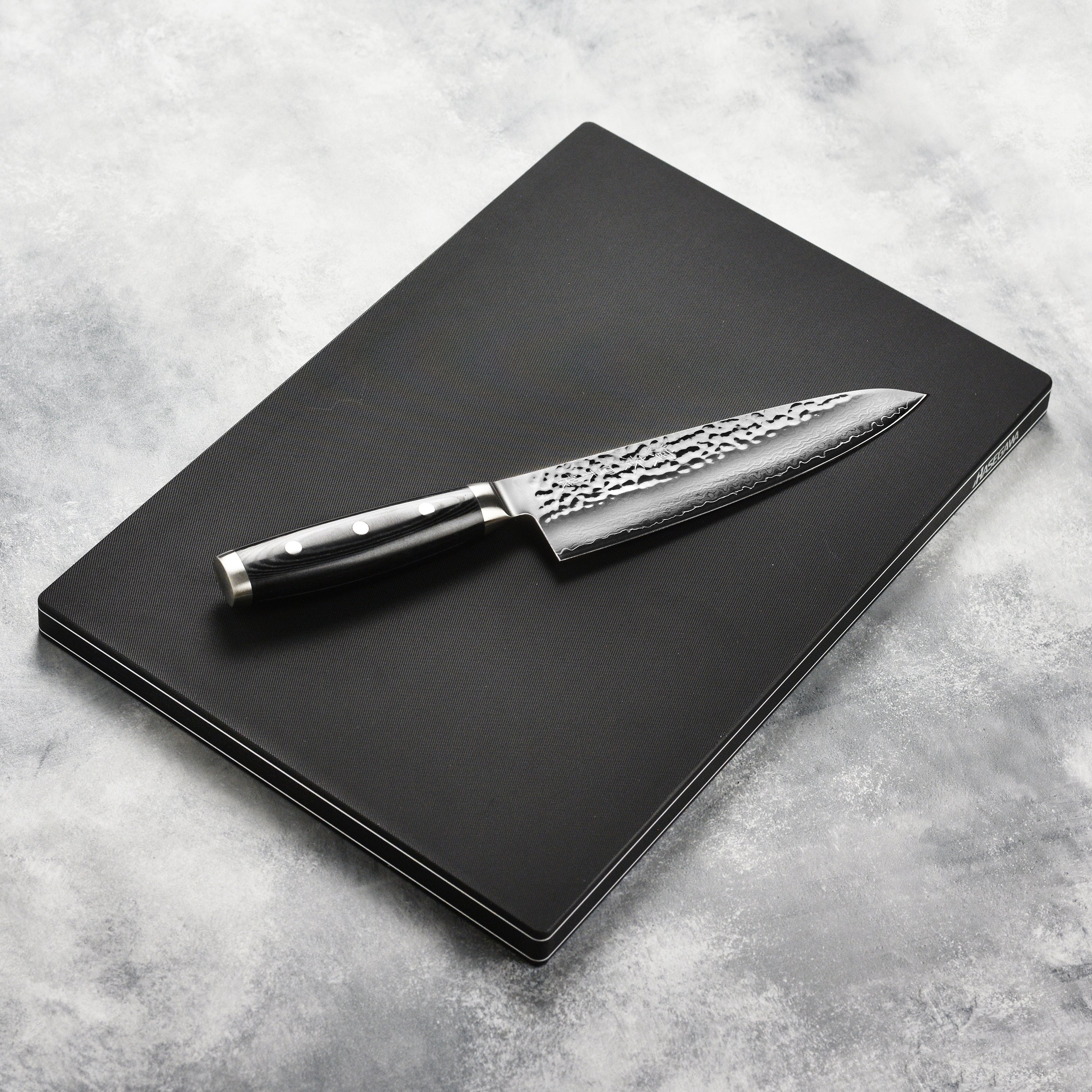 Hasegawa Pro-PE Black Cutting Board, 15.4 x 10.2 - Image 6