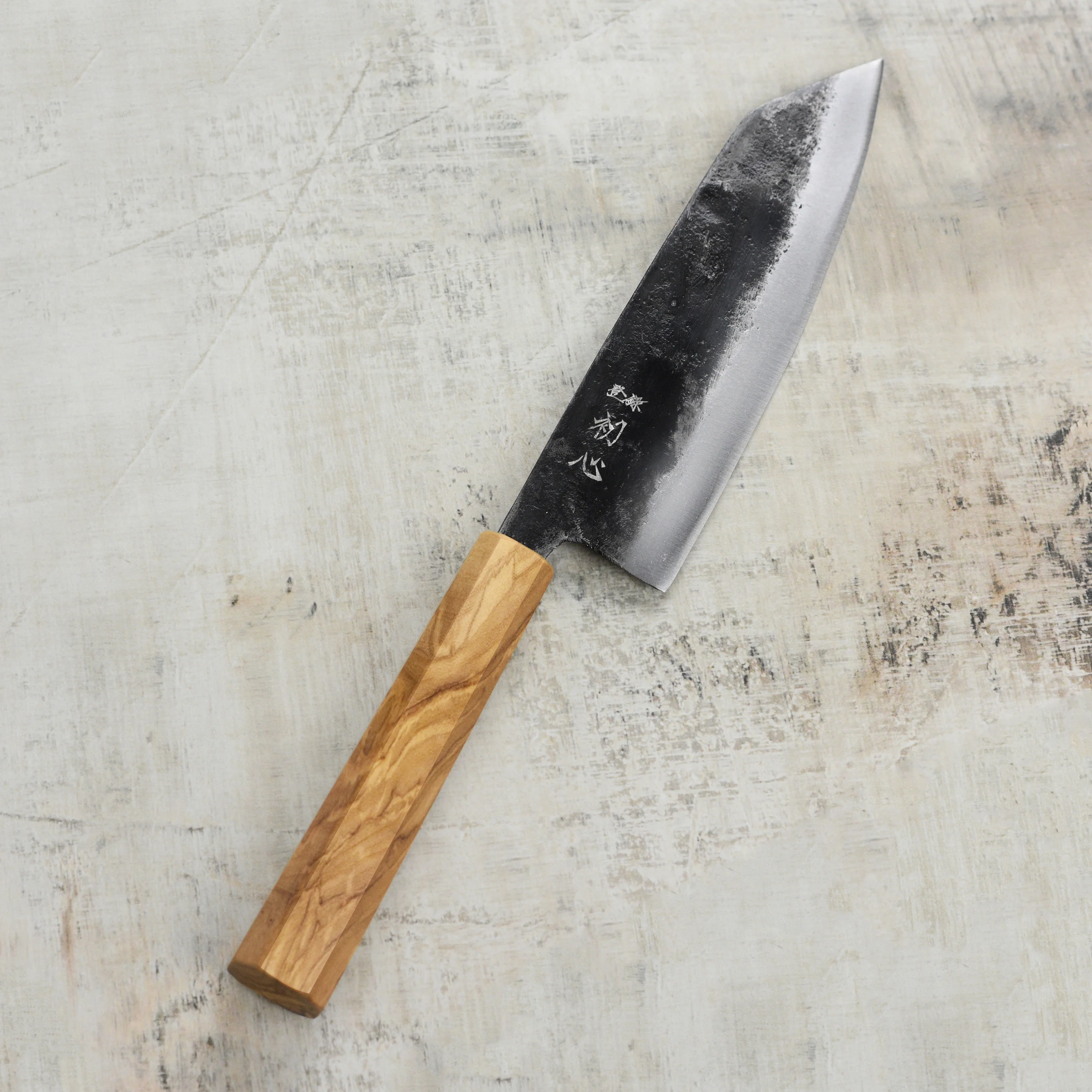 Hatsukokoro Kurogane Aogami #2 Kurouchi 6.5" Bunka, Olivewood - Image 4