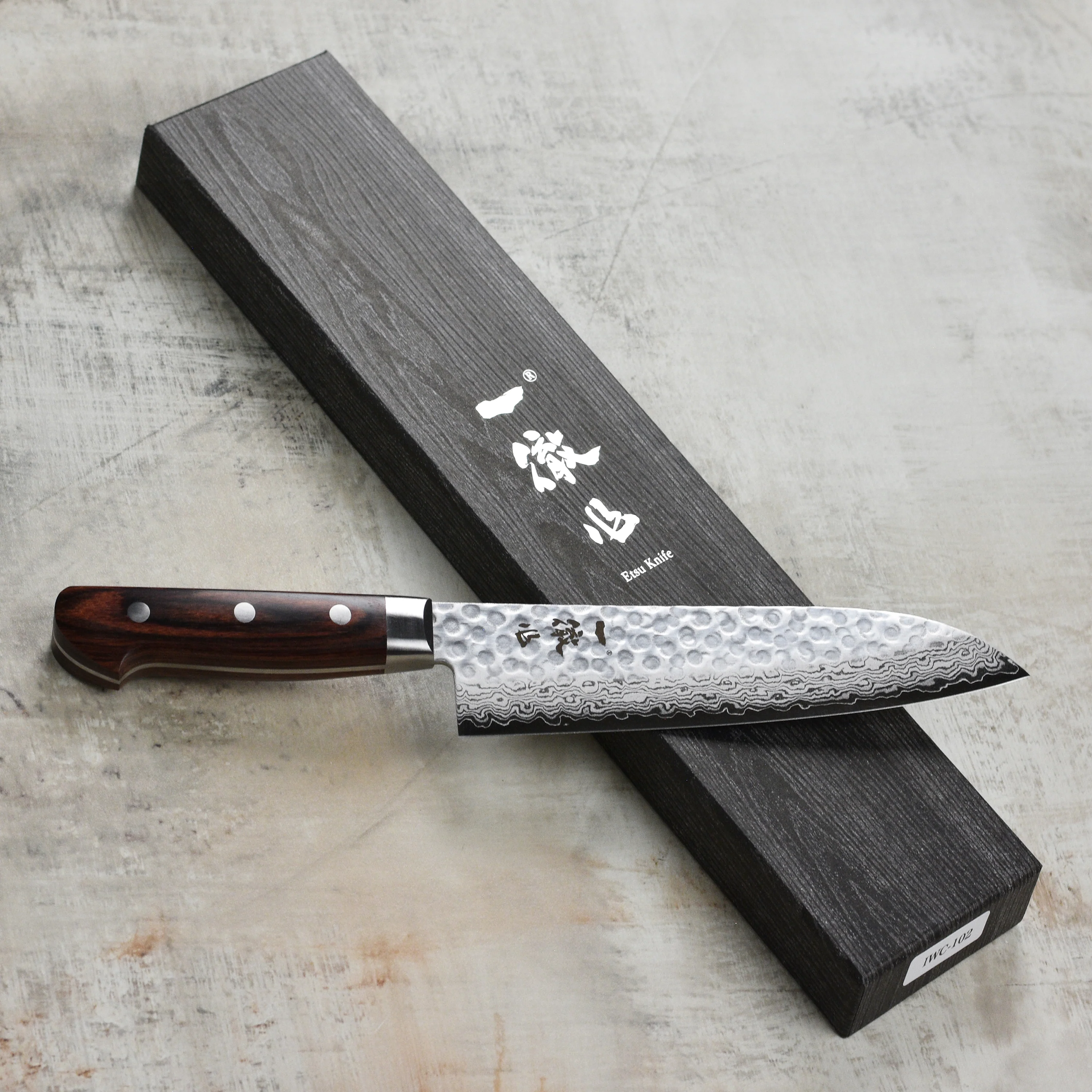 Ittetsu VG10 Hammered Damascus 7" Santoku - Image 7