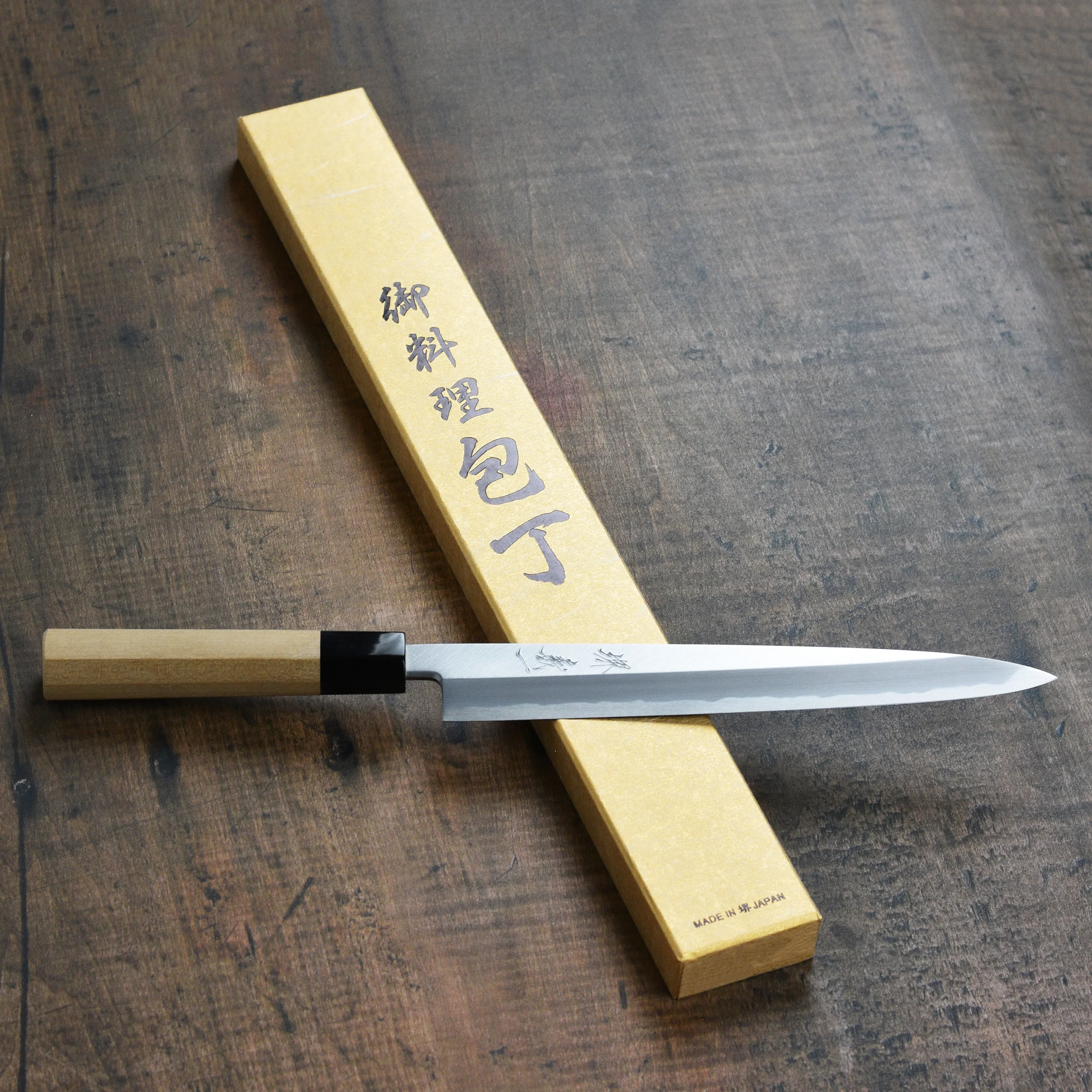 Ittetsu x Tanaka Shirogami #2 9.4" Hon-Kasumi Single Bevel Yanagiba with Saya - Image 4