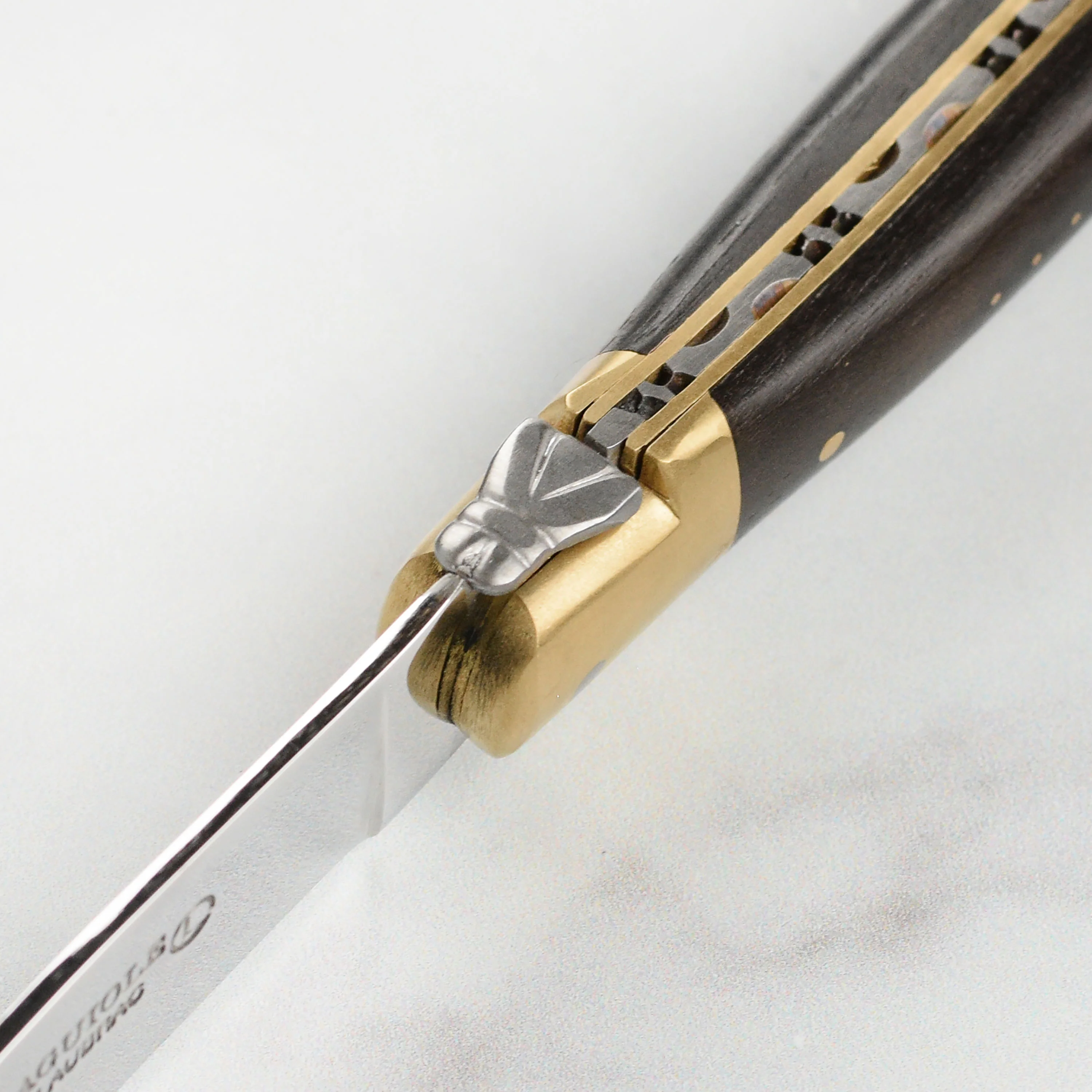 Laguiole en Aubrac 6 Piece Steak Knife Set with Burl Mixed Wood Handles & Brass Bolsters - Image 6