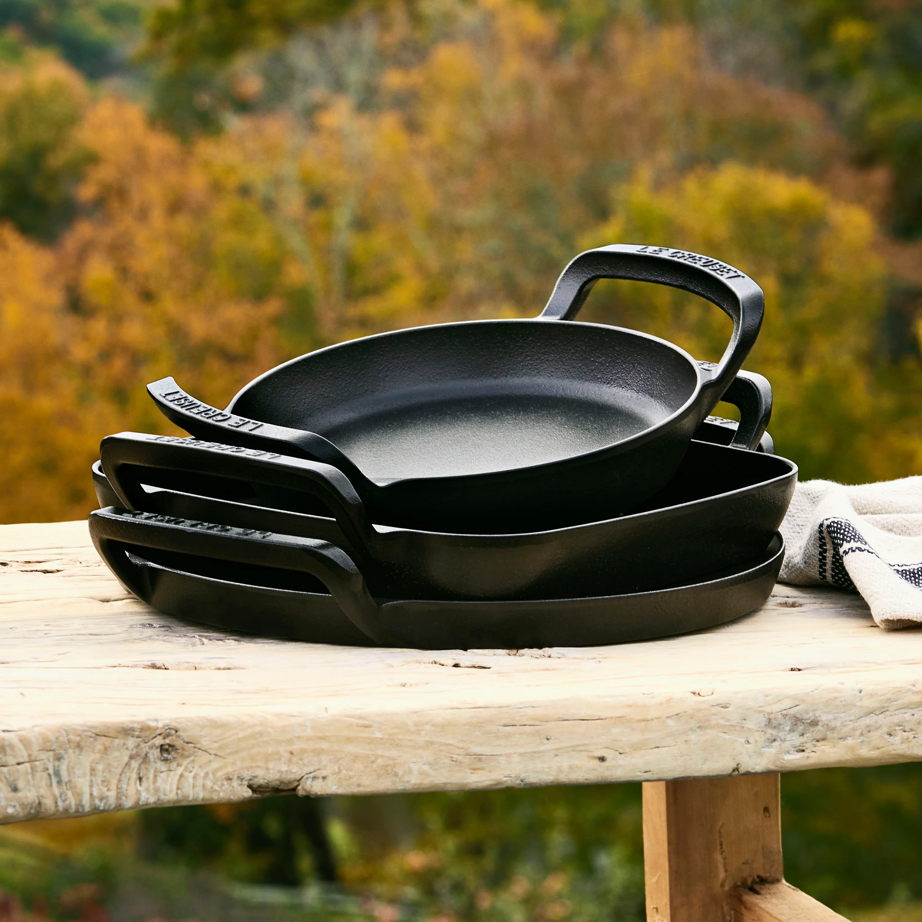 Le Creuset Alpine Outdoor Cast Iron 15" Pizza Pan - Image 7