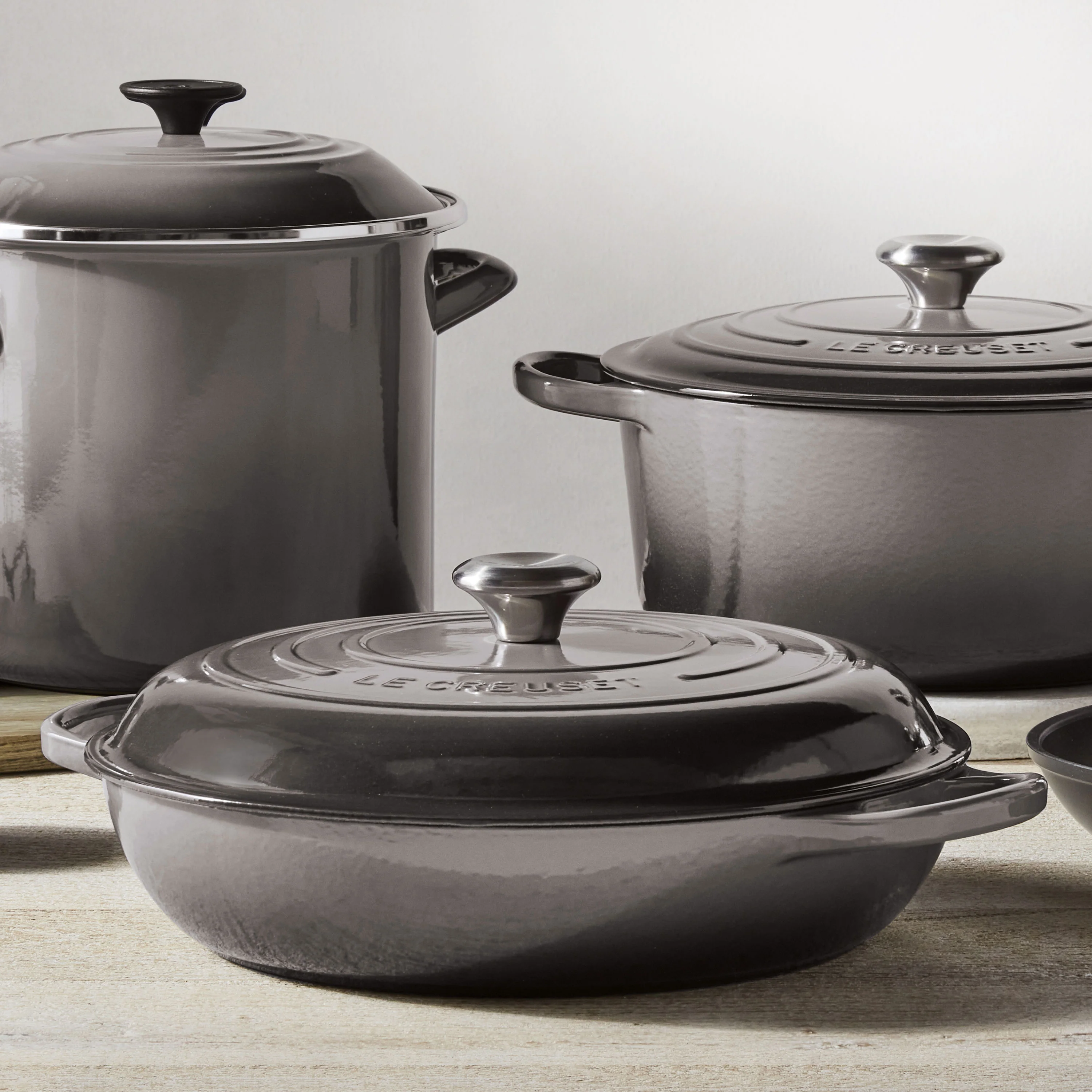 Le Creuset Signature Cast Iron 5-quart Oyster Braiser - Image 6