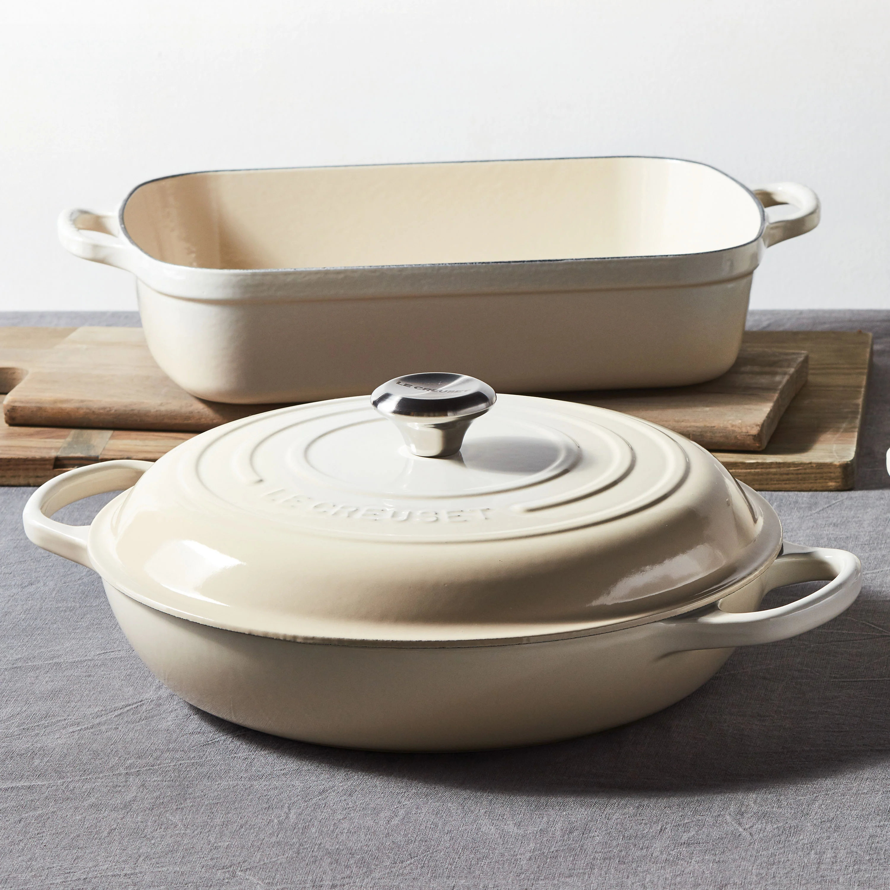 Le Creuset Signature Cast Iron 3.5-quart Meringue Braiser - Image 4