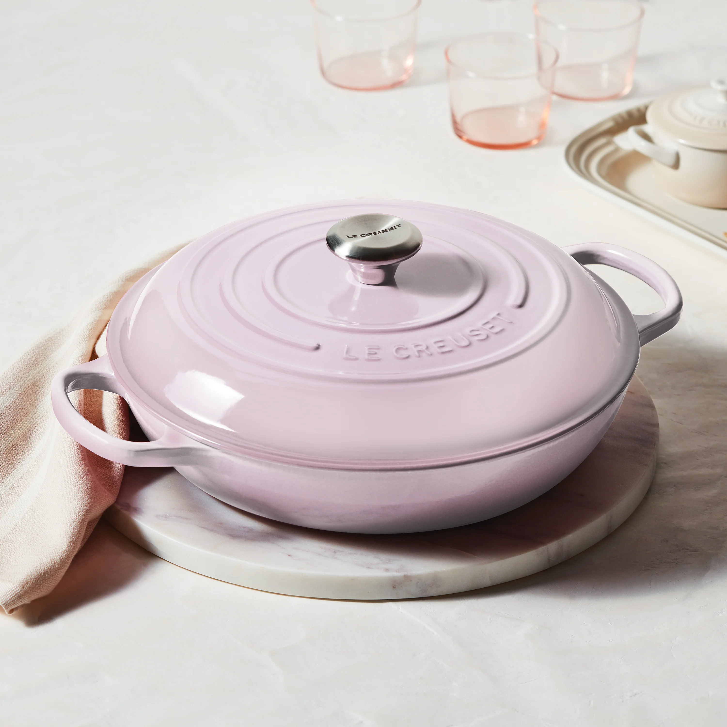 Le Creuset Signature Cast Iron 5-quart Shallot Braiser - Image 5