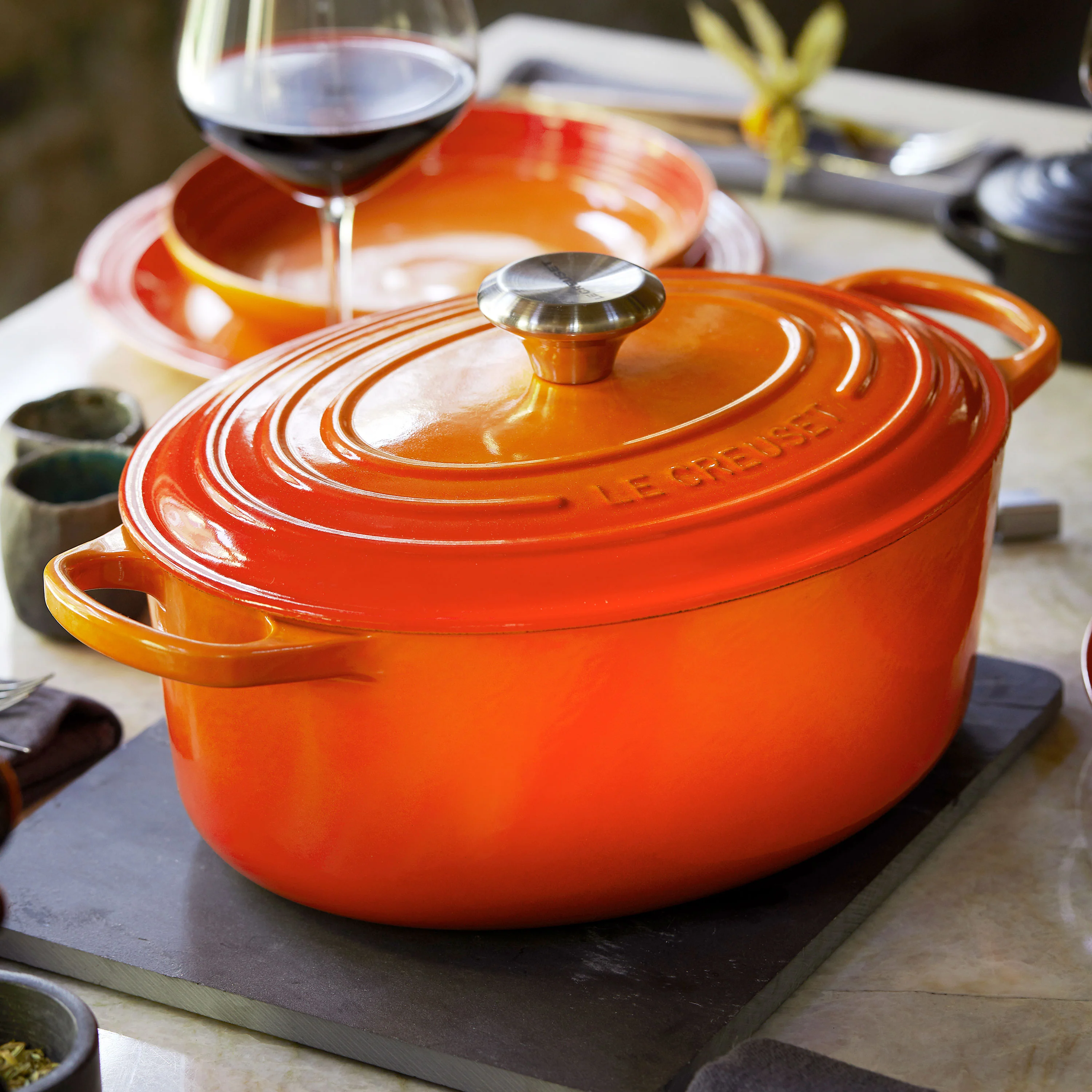 Le Creuset Signature Cast Iron 5-quart Flame Oval Dutch Oven - Image 2