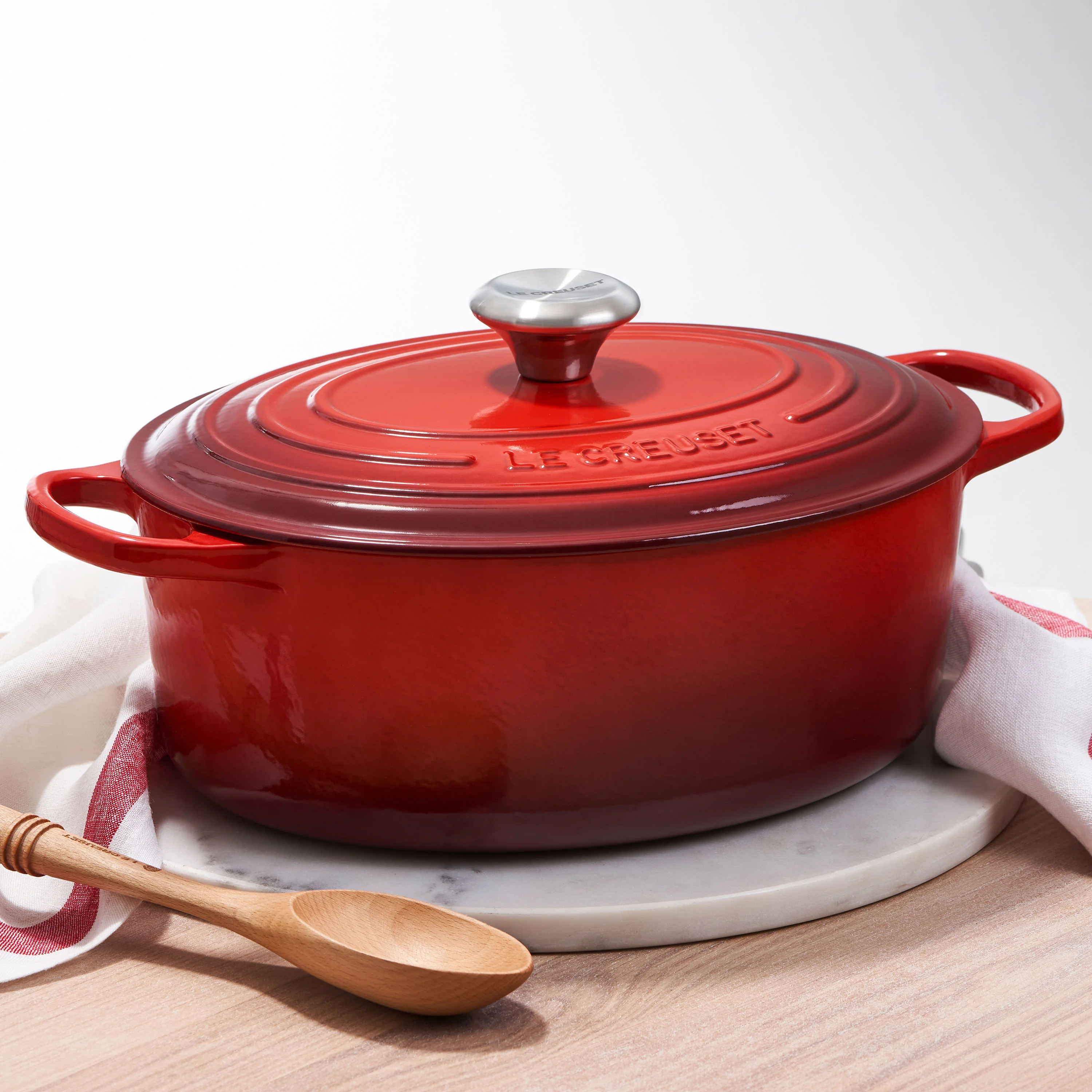 Le Creuset Signature Cast Iron 5-quart Cerise Oval Dutch Oven - Image 2