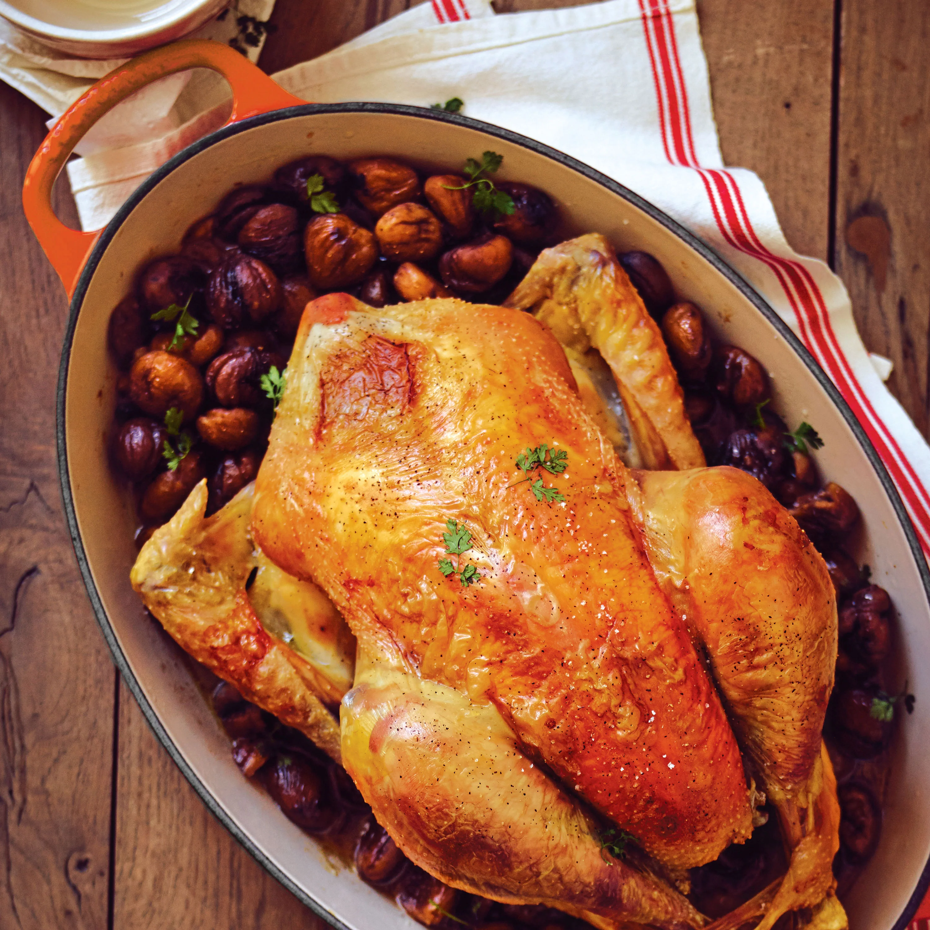 Le Creuset Signature Cast Iron 9.5-quart Flame Oval Dutch Oven - Image 4