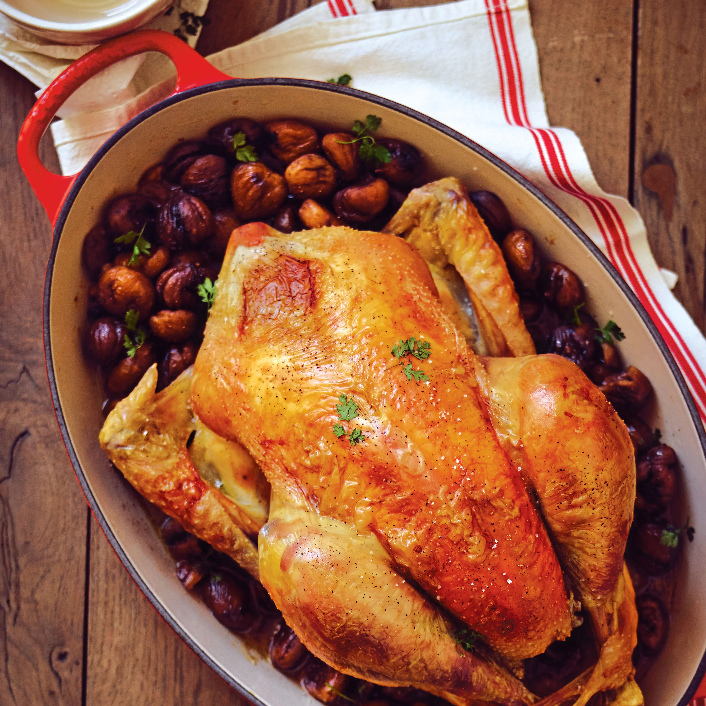 Le Creuset Signature Cast Iron 9.5-quart Cerise Oval Dutch Oven - Image 5