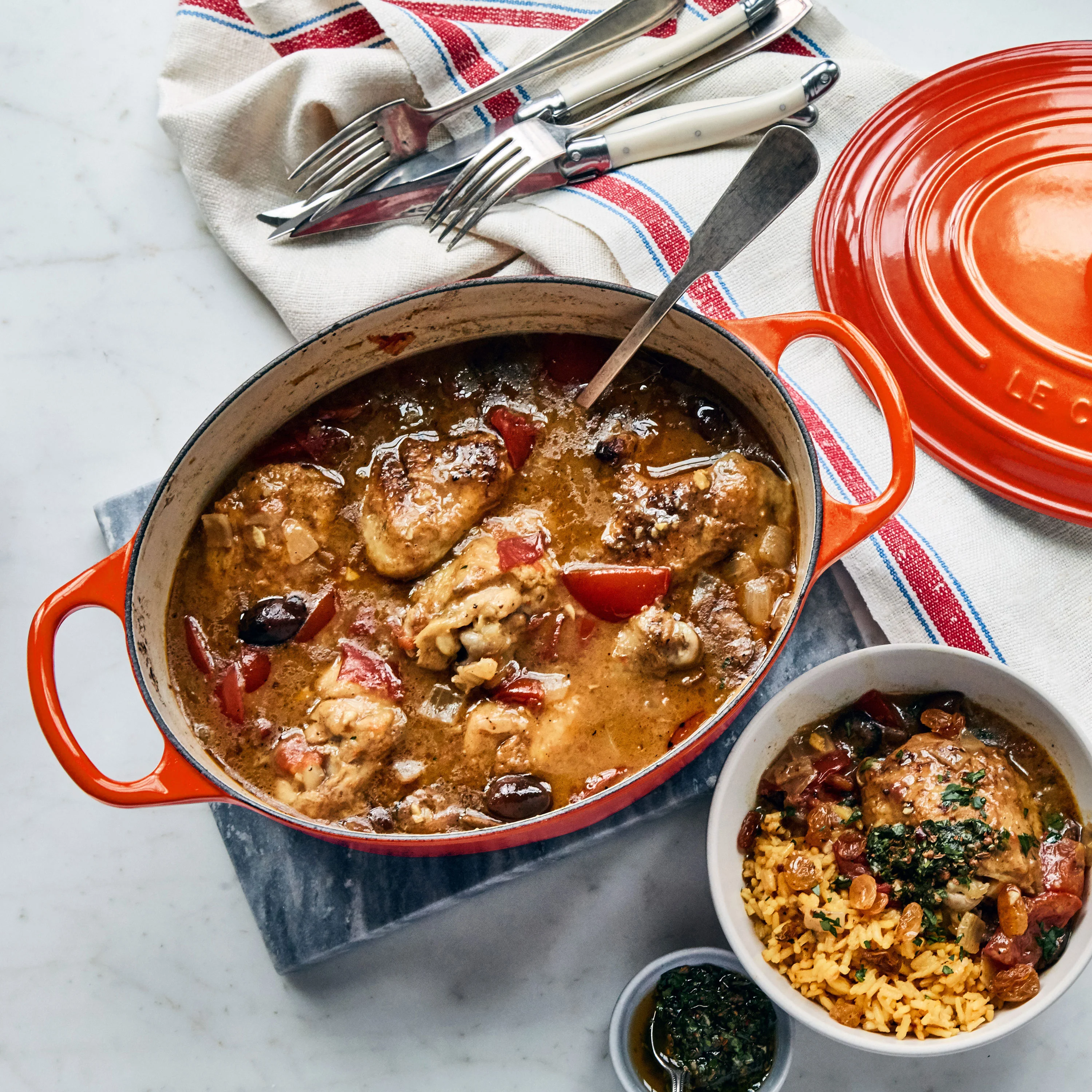 Le Creuset Signature Cast Iron 2.75-quart Flame Oval Dutch Oven - Image 6