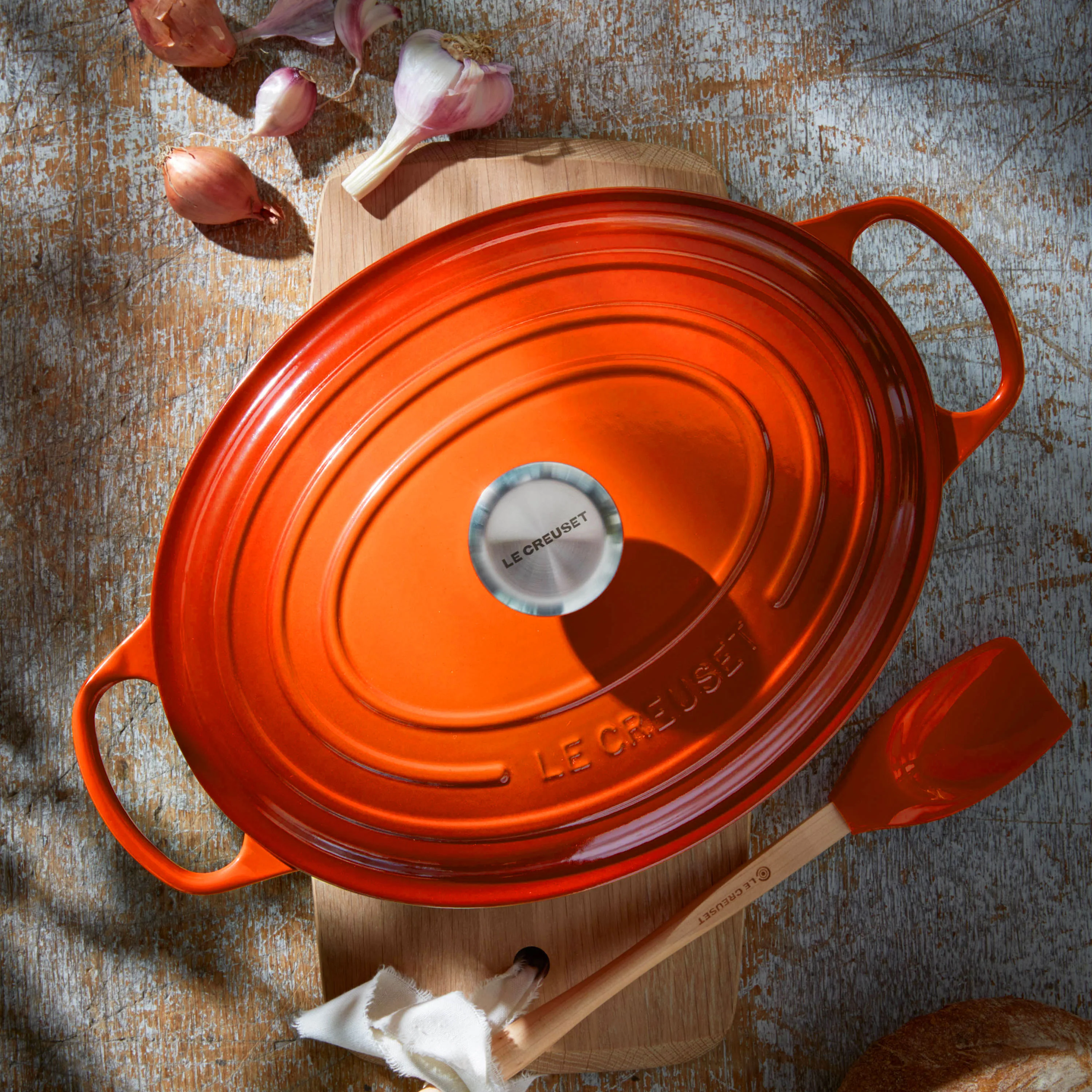 Le Creuset Signature Cast Iron 2.75-quart Flame Oval Dutch Oven - Image 7