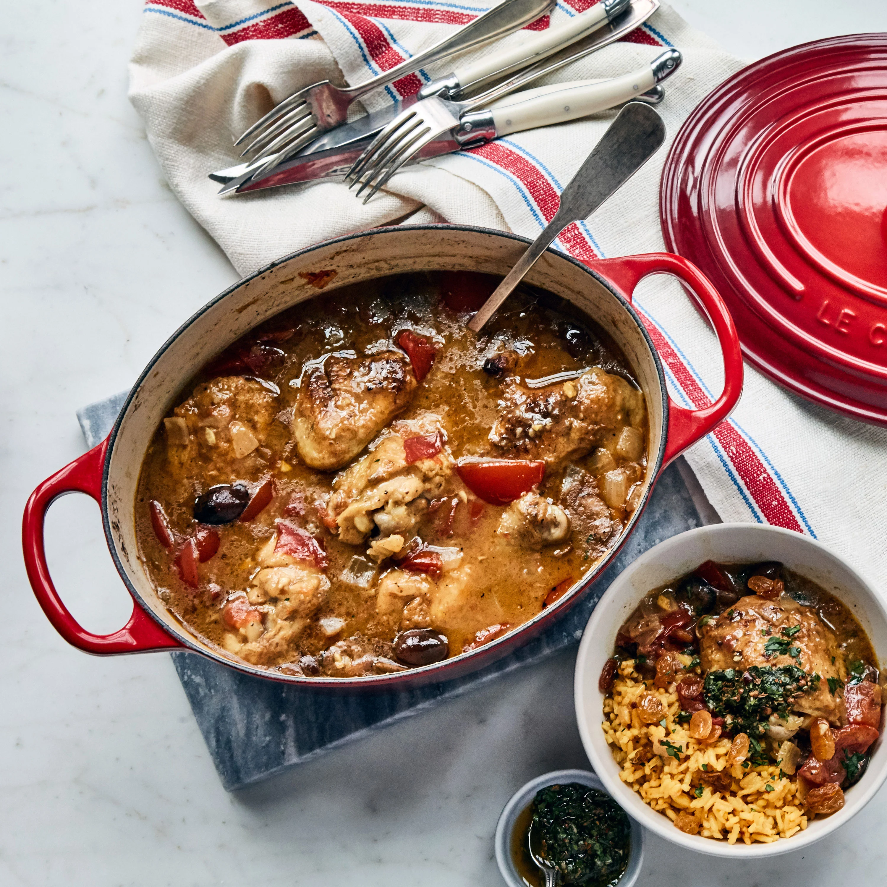 Le Creuset Signature Cast Iron 2.75-quart Cerise Oval Dutch Oven - Image 4