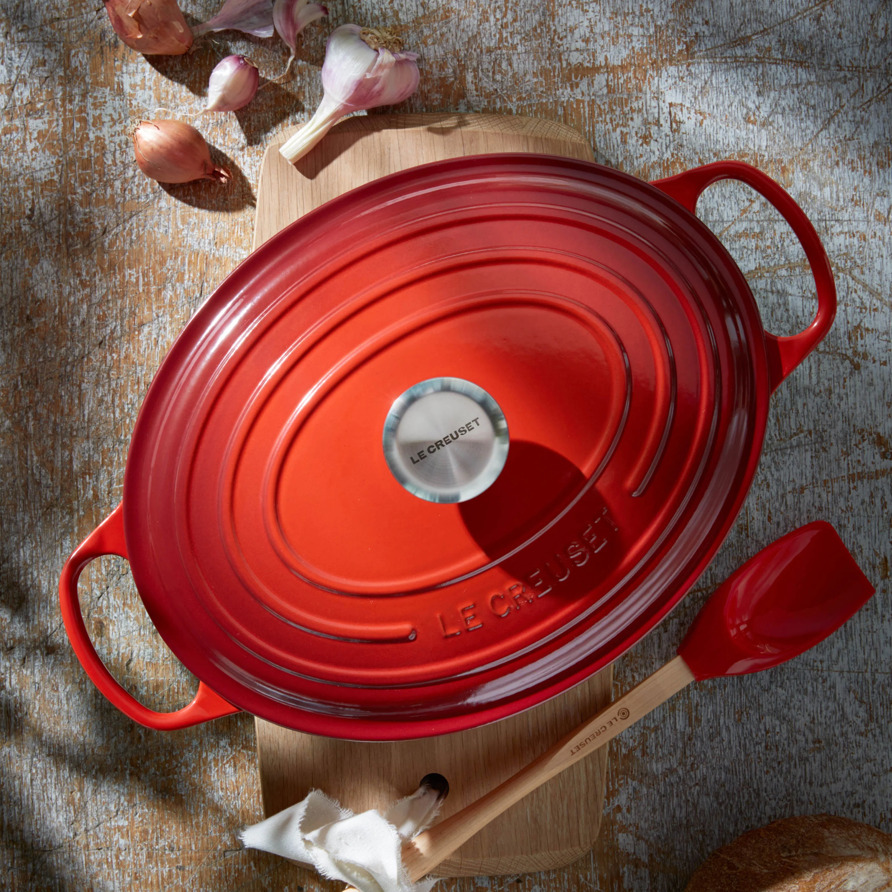 Le Creuset Signature Cast Iron 2.75-quart Cerise Oval Dutch Oven - Image 6