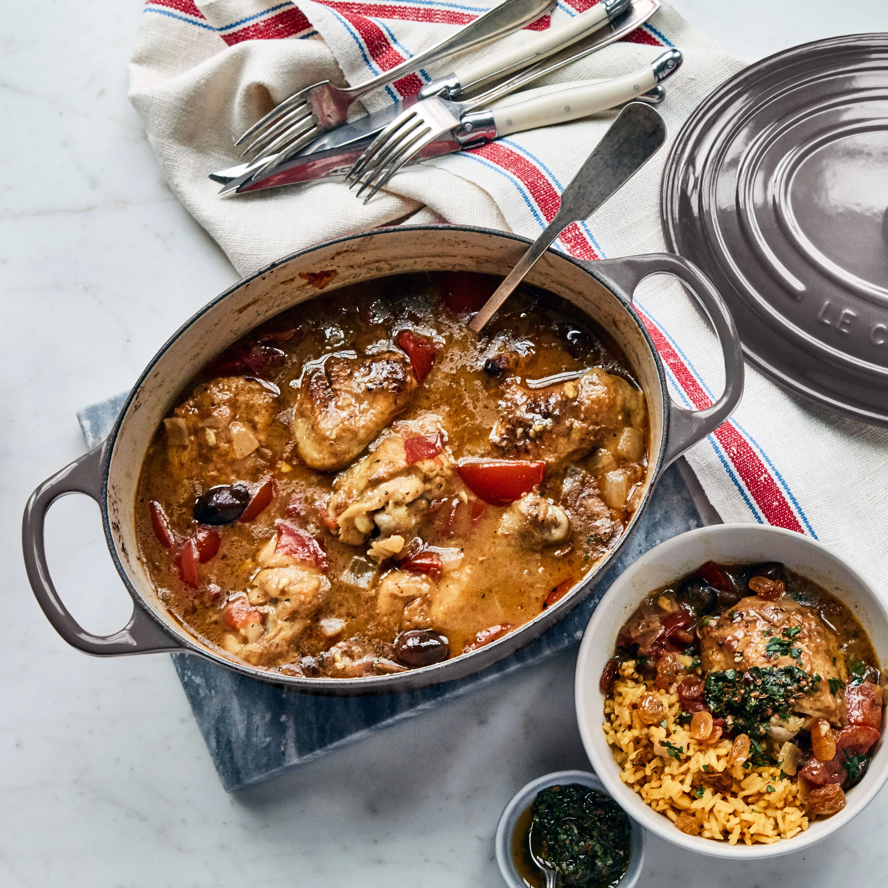 Le Creuset Signature Cast Iron 6.75-quart Oyster Oval Dutch Oven - Image 7