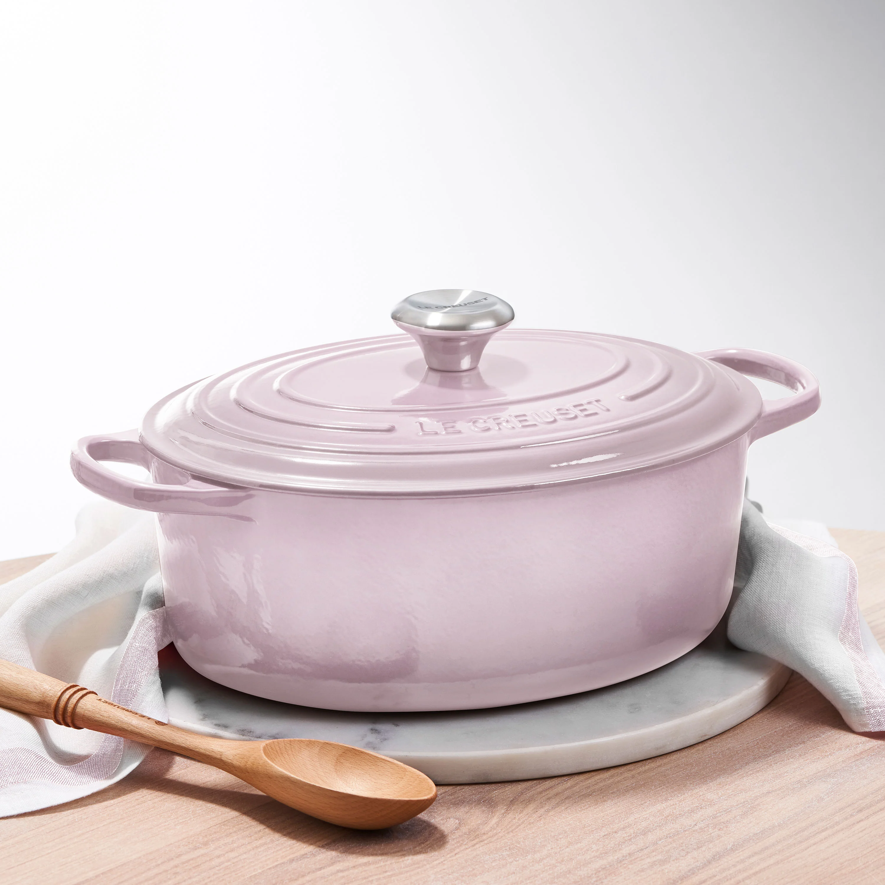 Le Creuset Signature Cast Iron 6.75-quart Shallot Oval Dutch Oven - Image 7