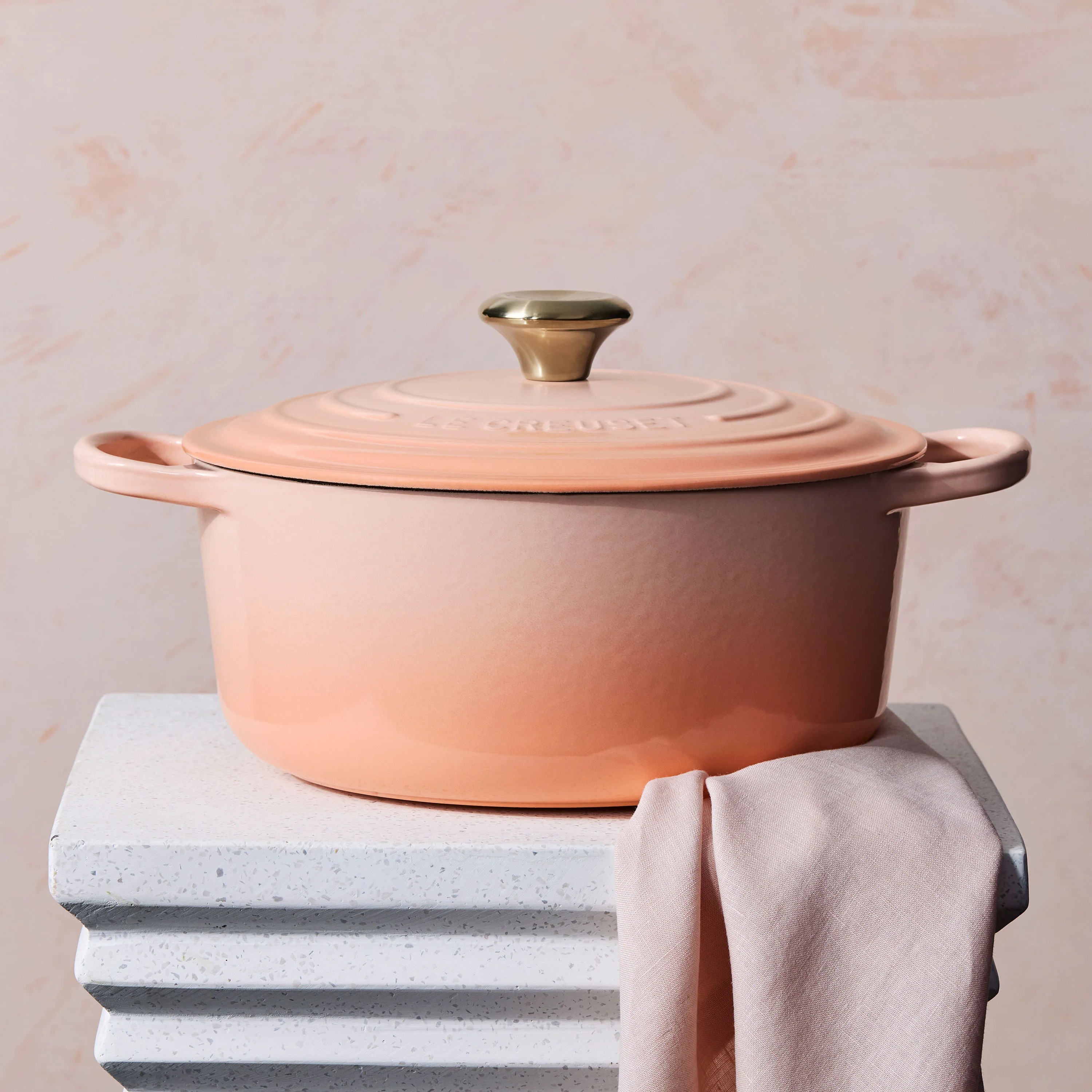 Le Creuset Signature Cast Iron 5.5-quart Peche Round Dutch Oven - Image 4