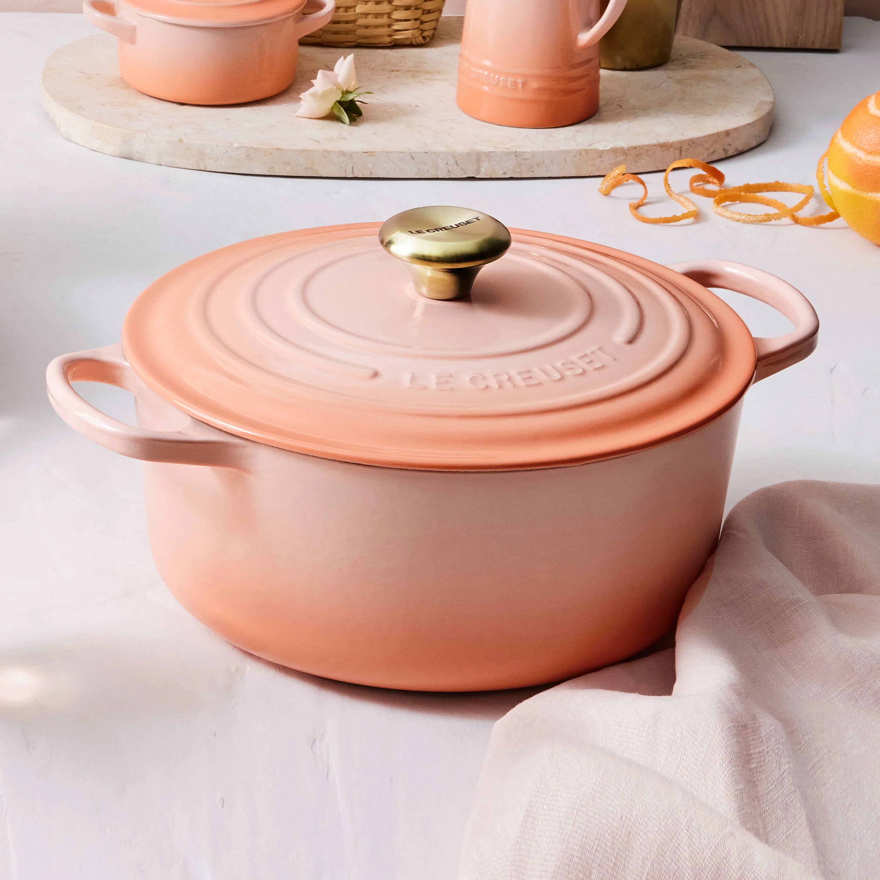 Le Creuset Signature Cast Iron 7.25-quart Peche Round Dutch Oven - Image 2