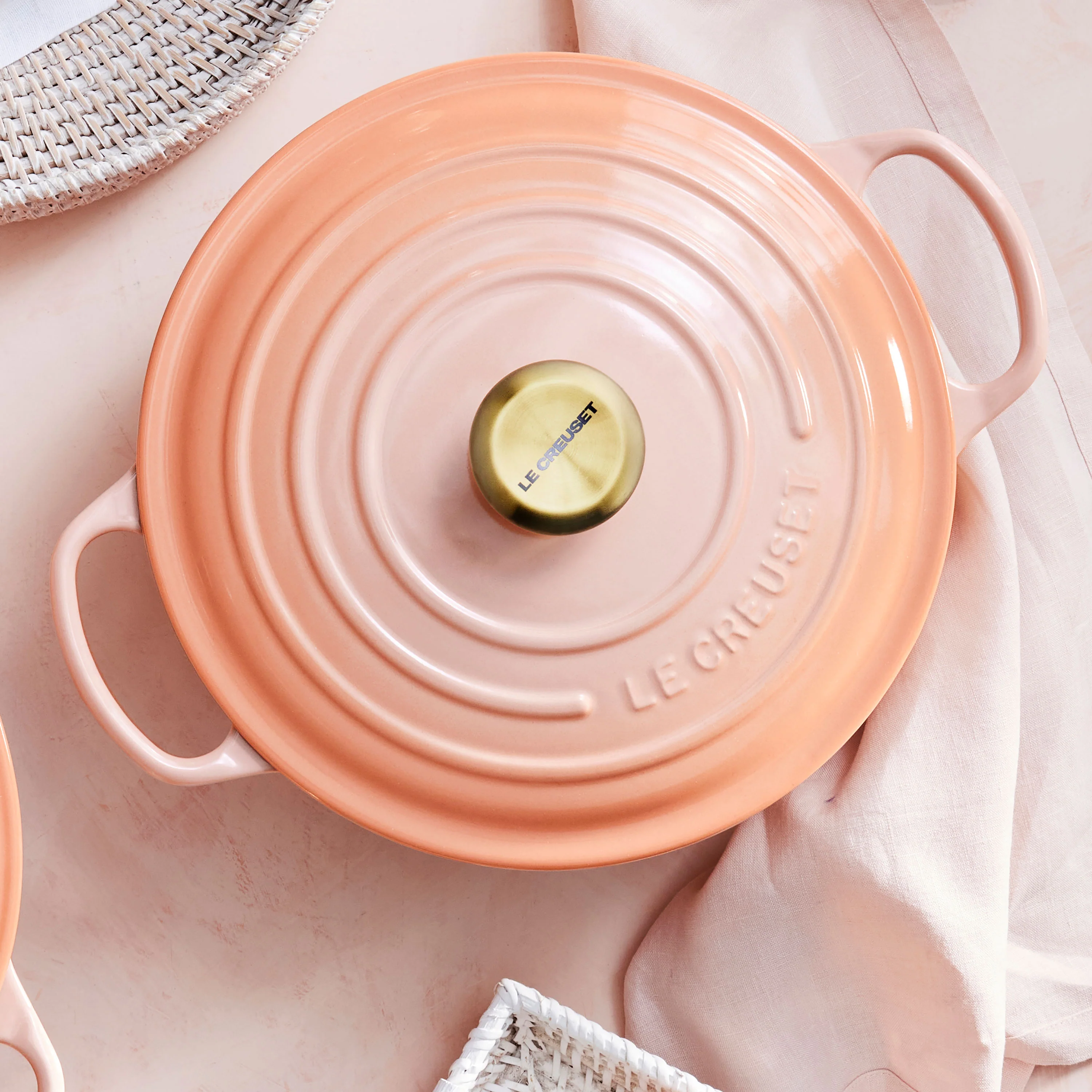 Le Creuset Signature Cast Iron 7.25-quart Peche Round Dutch Oven - Image 6