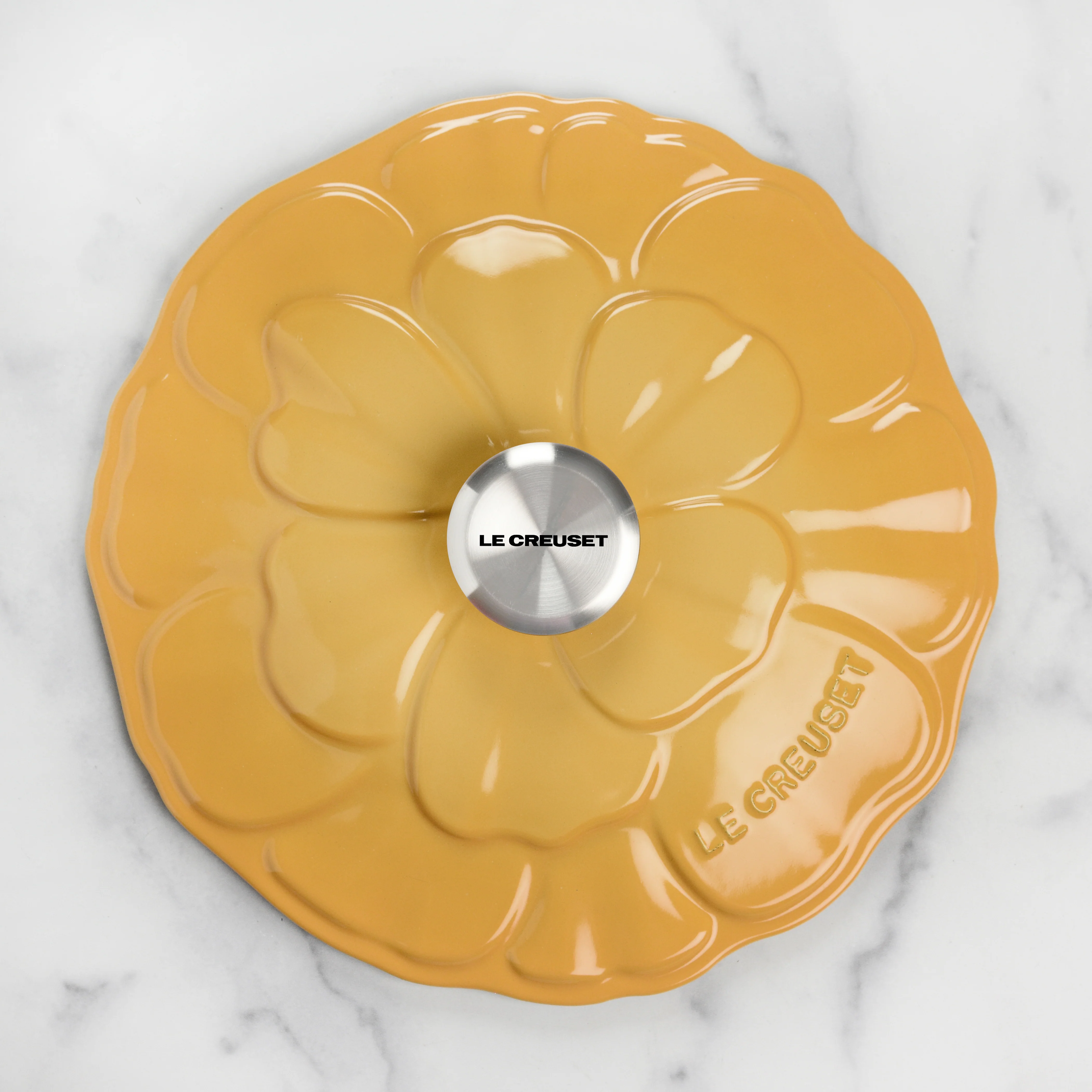 Le Creuset Signature Cast Iron 2.25-quart Honey Petal Braiser - Image 7