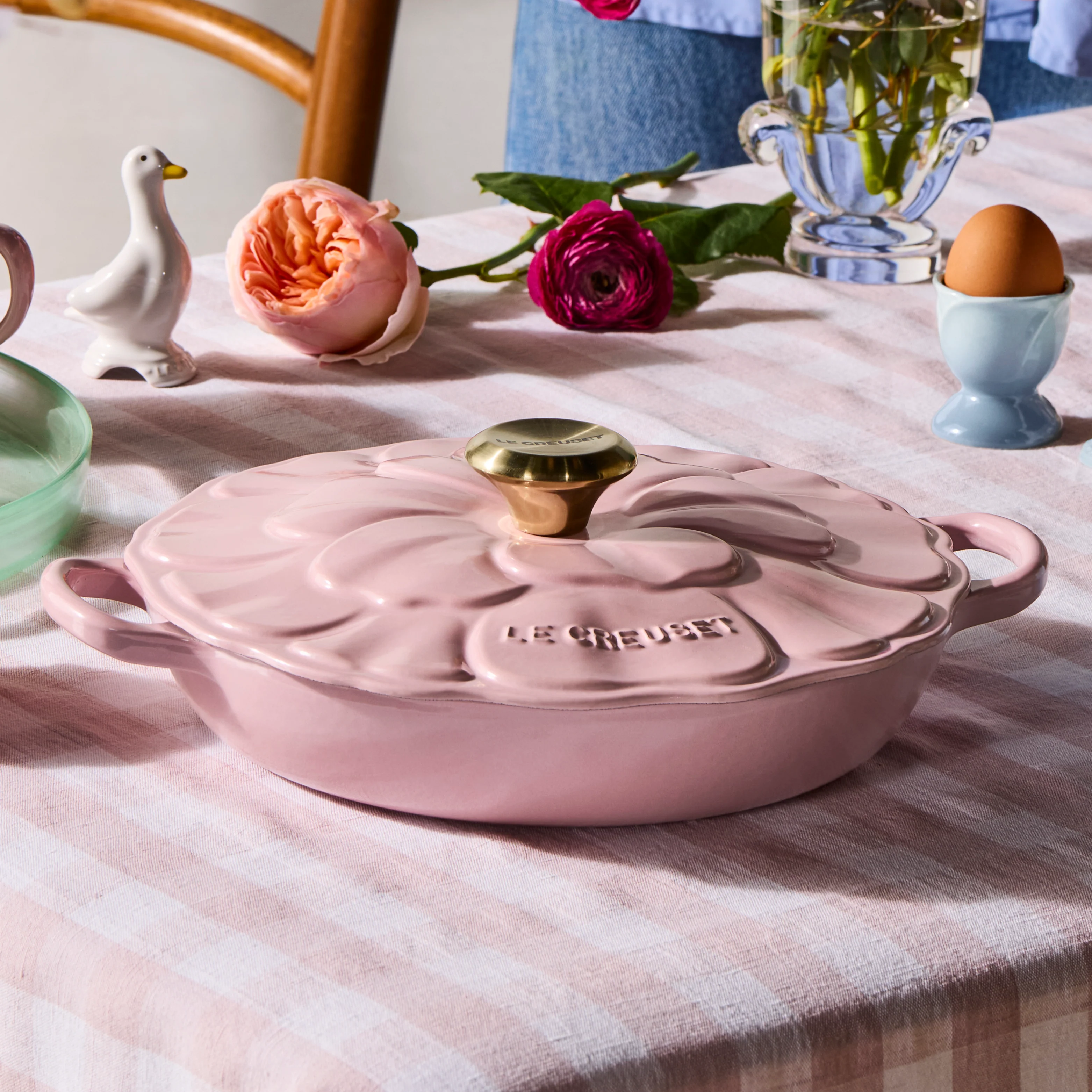 Le Creuset Signature Cast Iron 2.25-quart Chiffon Pink Petal Braiser - Image 5