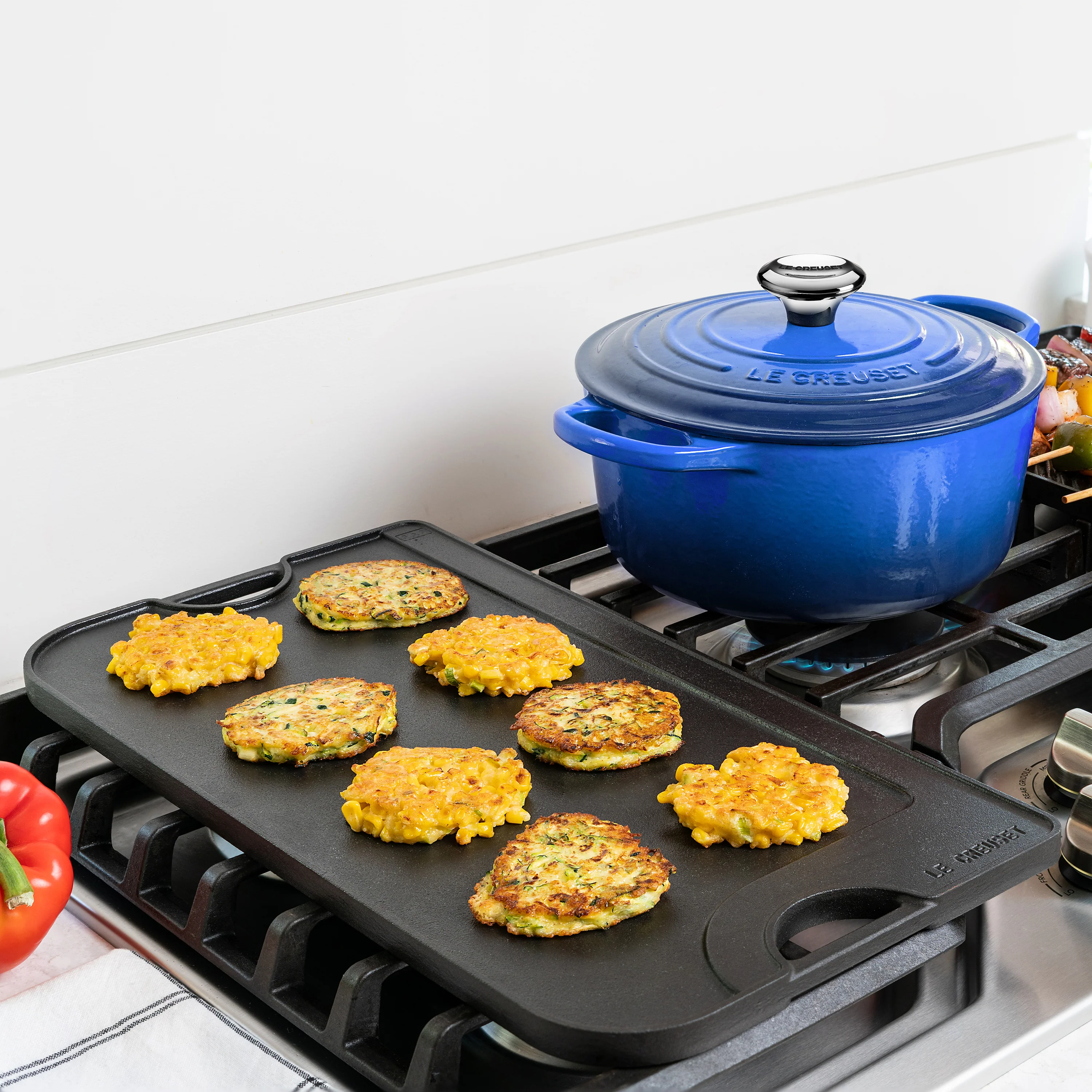 Le Creuset Cast Iron 18.5" x 10" Giant Reversible Grill Pan/Griddle - Image 6