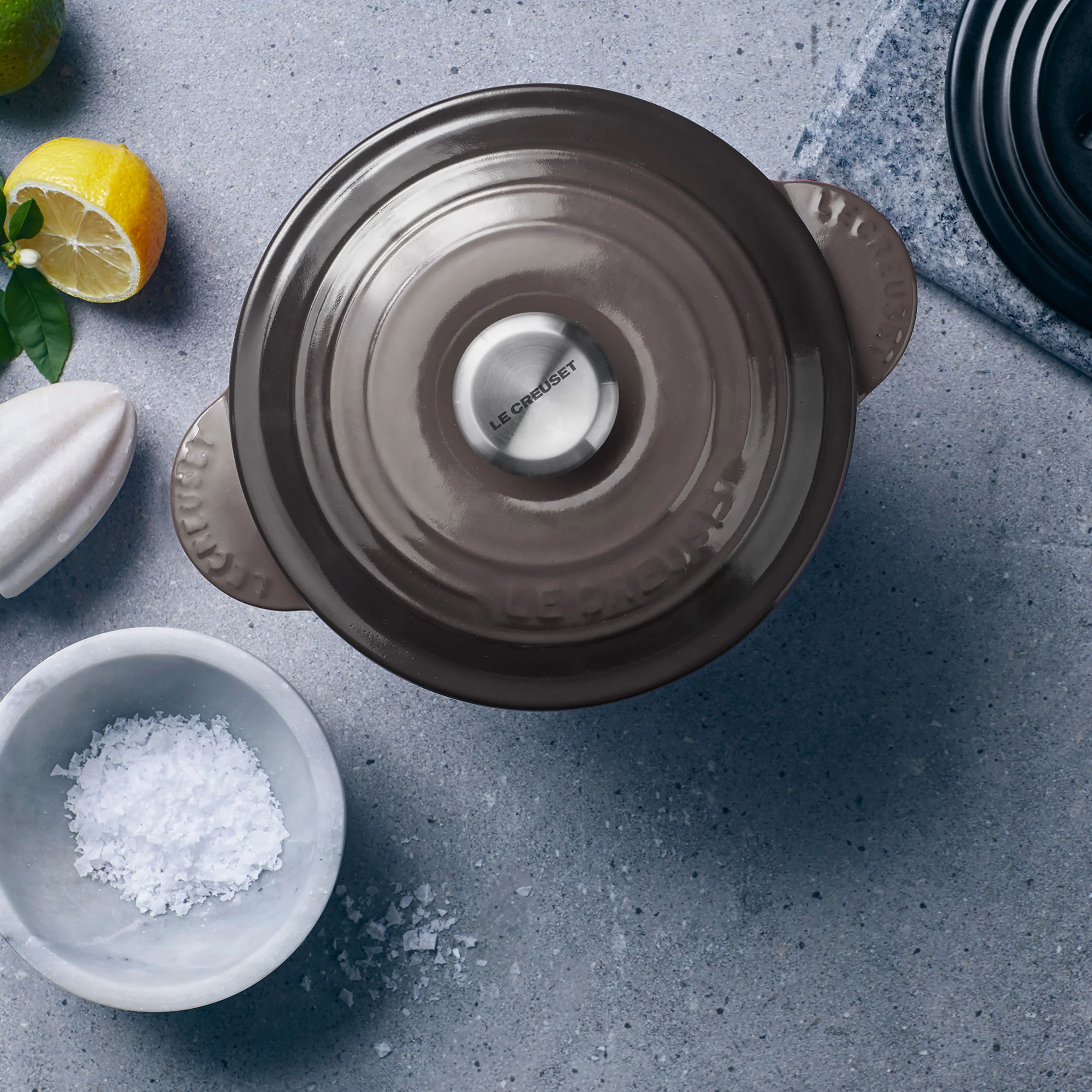 Le Creuset Signature Cast Iron 2.25-quart Oyster Rice Pot with Stoneware Insert - Image 4