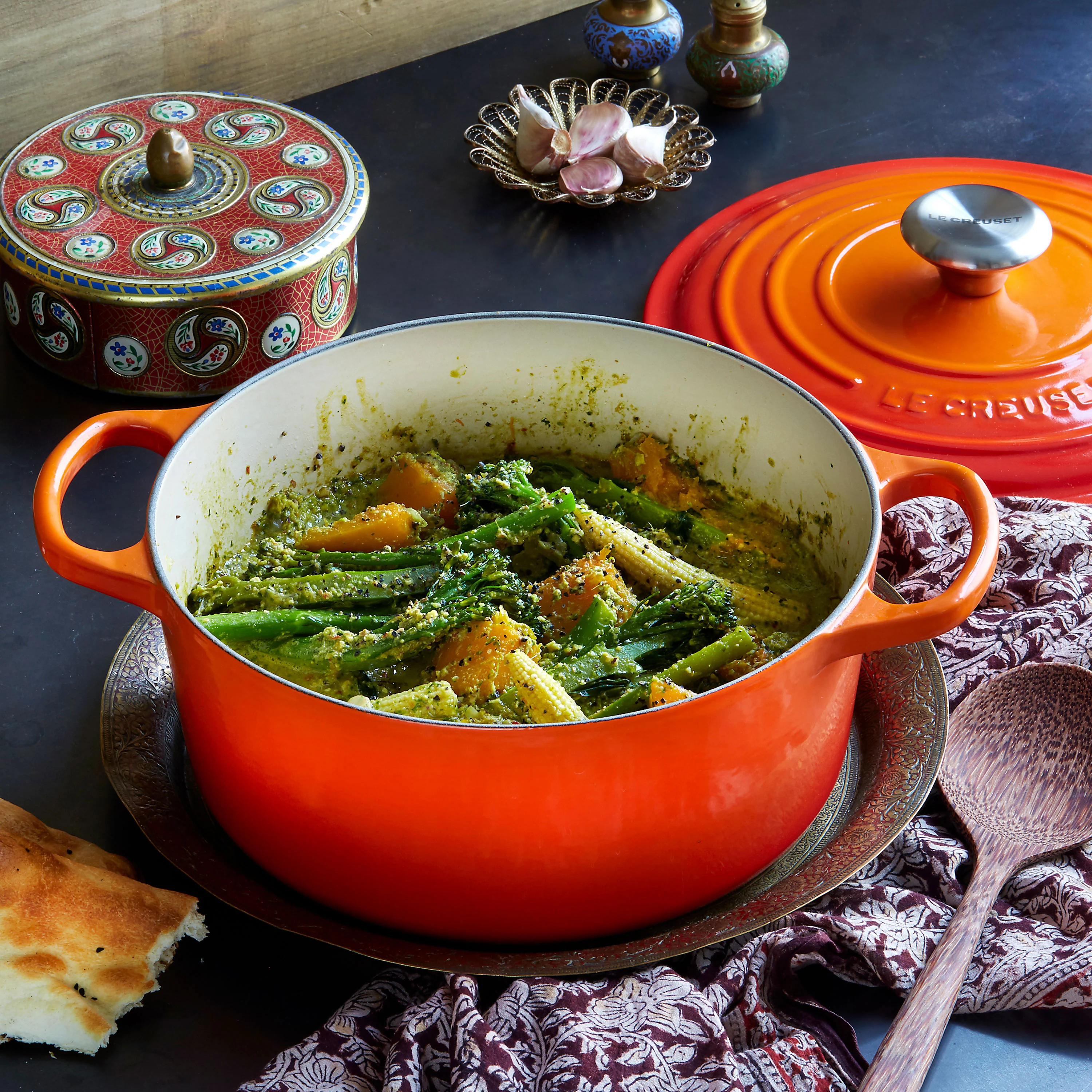 Le Creuset Signature Cast Iron 2-quart Flame Round Dutch Oven - Image 3
