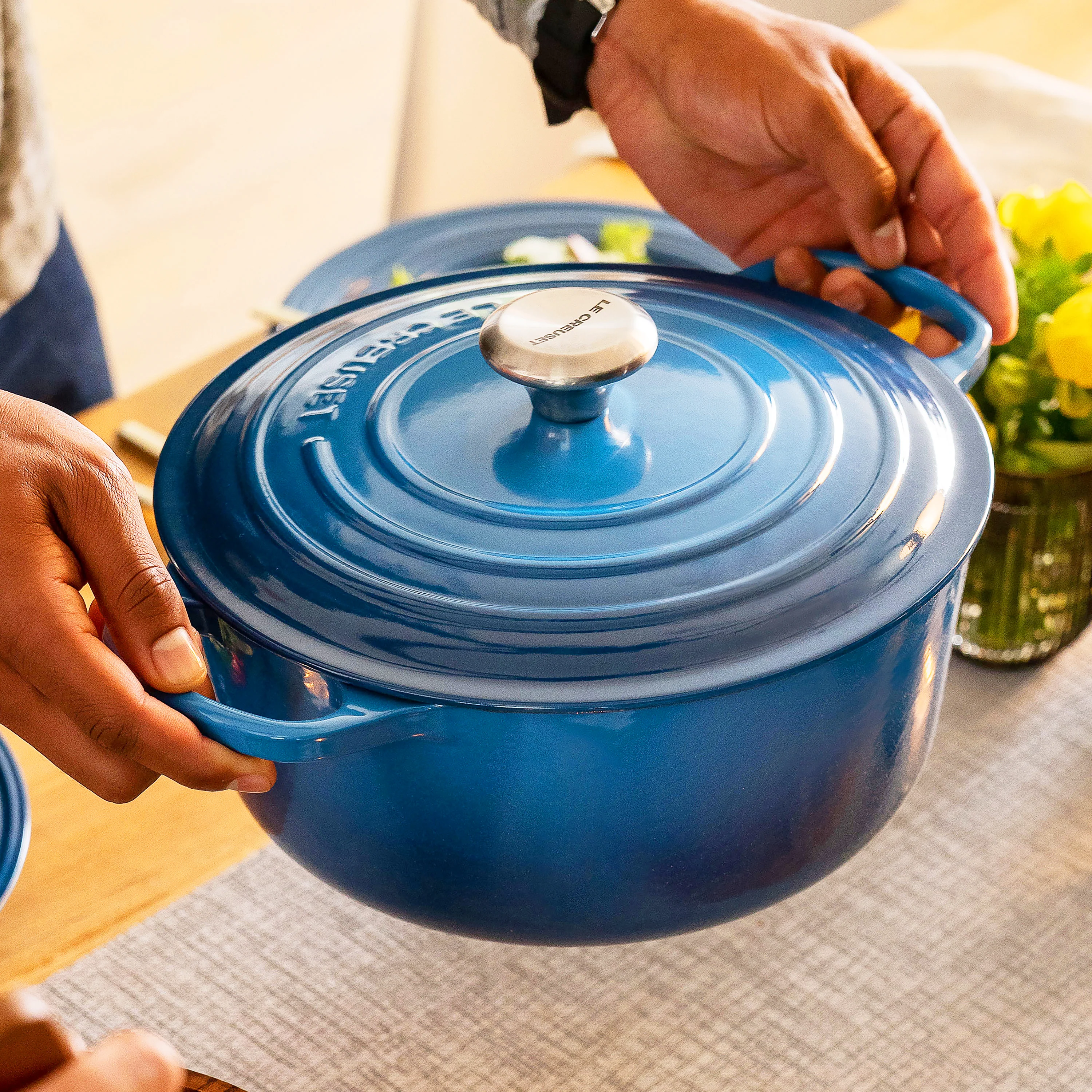 Le Creuset Signature Cast Iron 4.5-quart Marseille Round Dutch Oven - Image 9