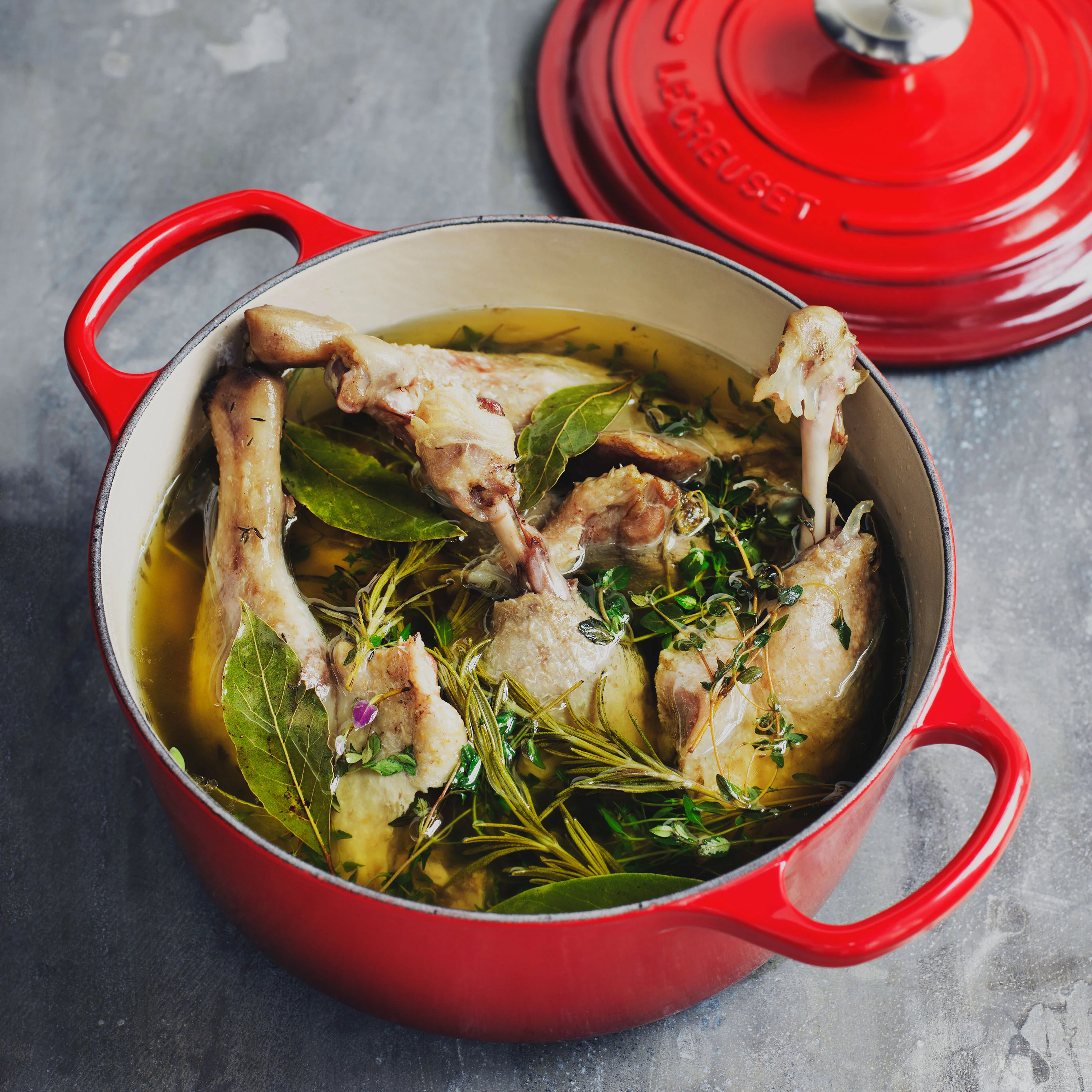 Le Creuset Signature Cast Iron 5.5-quart Cerise Round Dutch Oven - Image 3