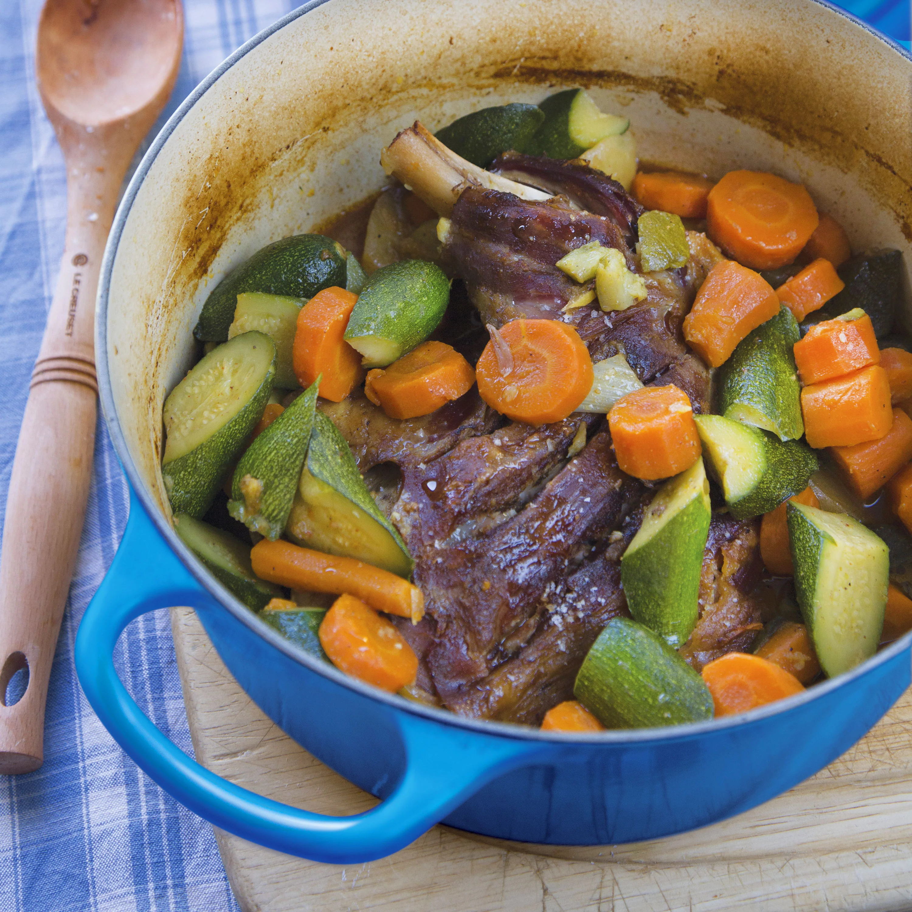 Le Creuset Signature Cast Iron 7.25-quart Marseille Round Dutch Oven - Image 3