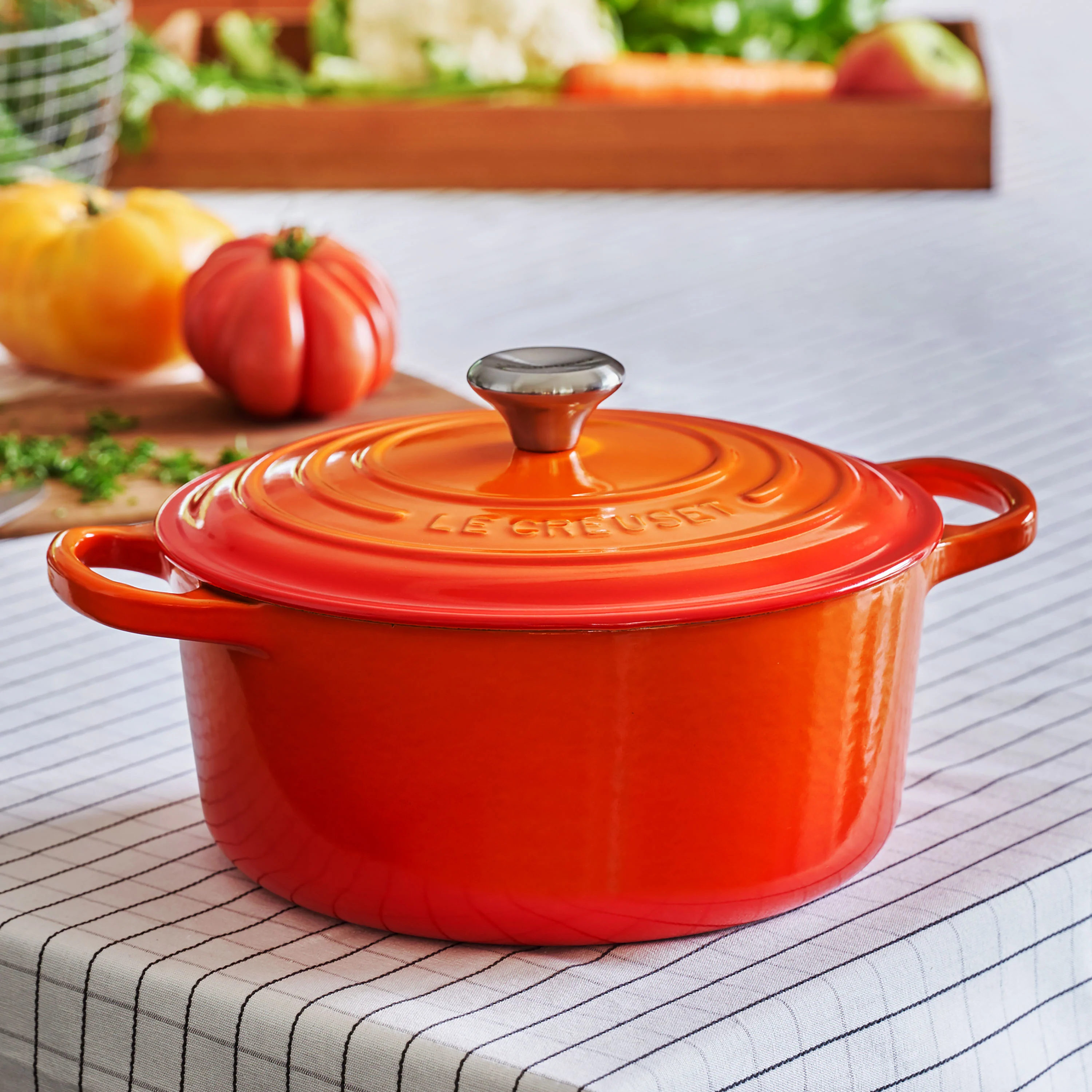 Le Creuset Signature Cast Iron 9-quart Flame Round Dutch Oven - Image 3
