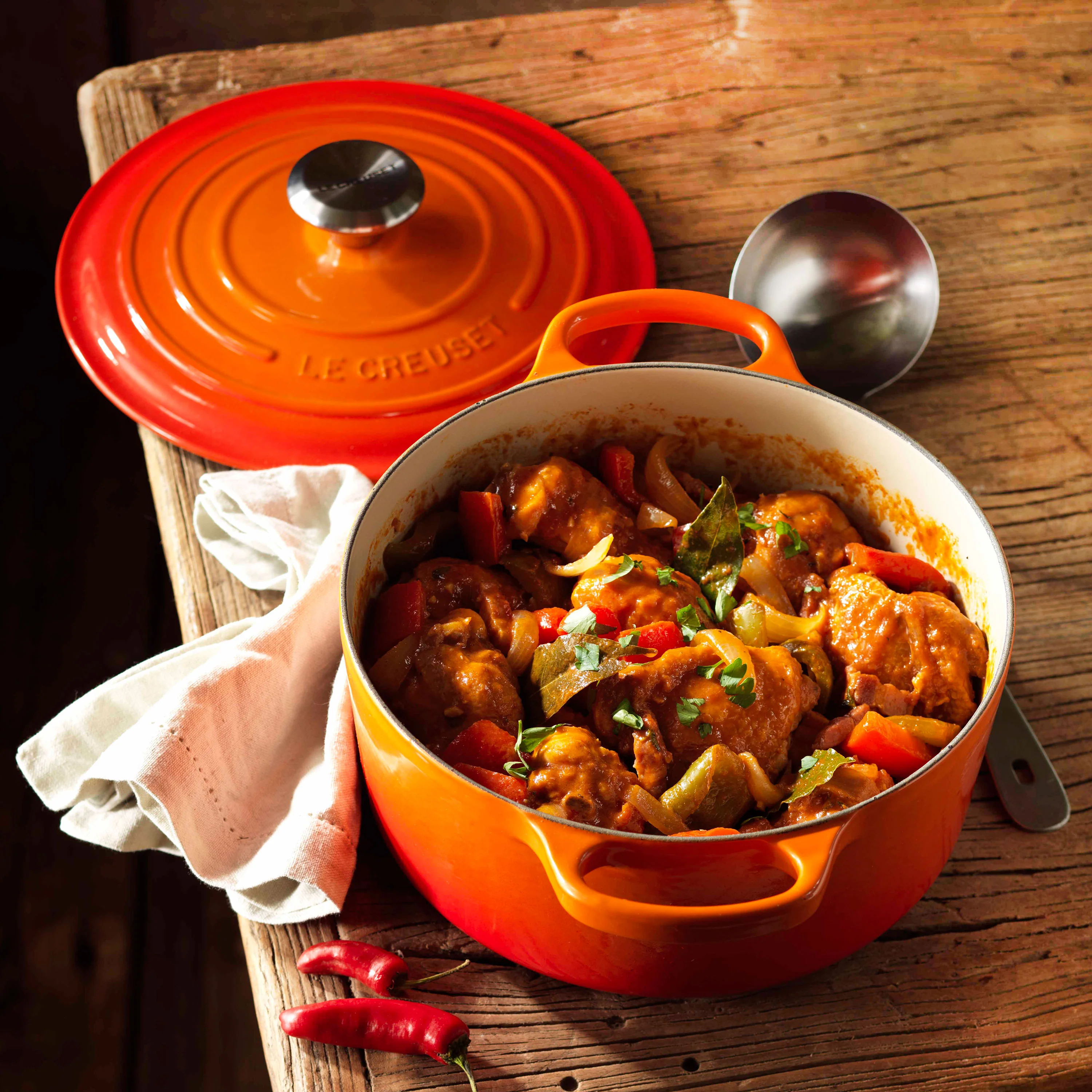 Le Creuset Signature Cast Iron 9-quart Flame Round Dutch Oven - Image 6
