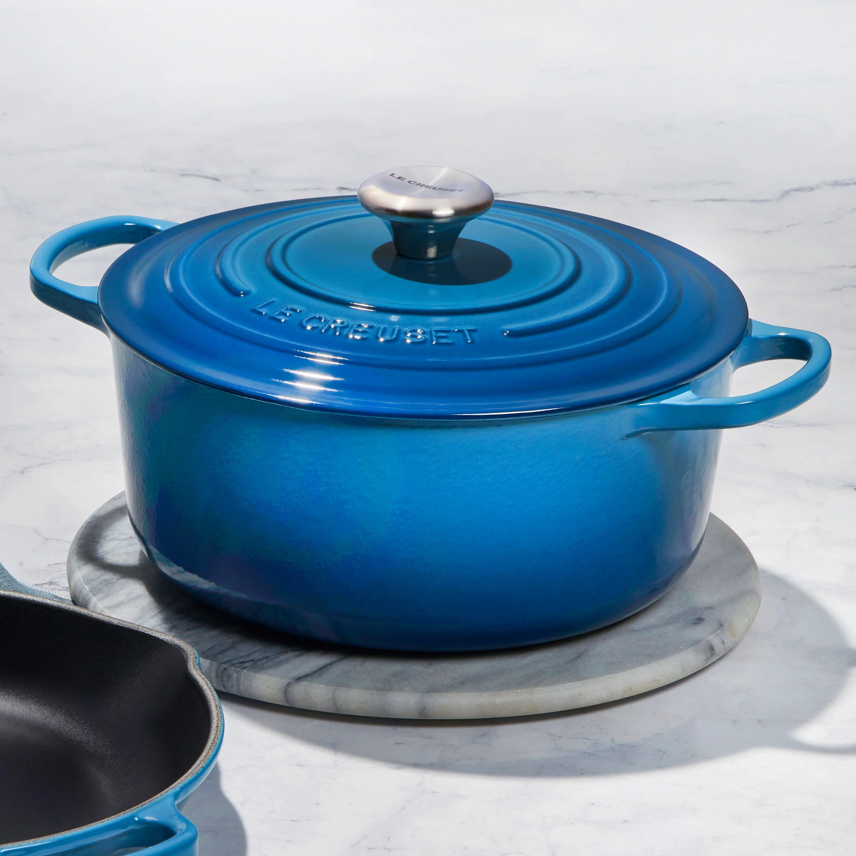 Le Creuset Signature Cast Iron 9-quart Marseille Round Dutch Oven - Image 3