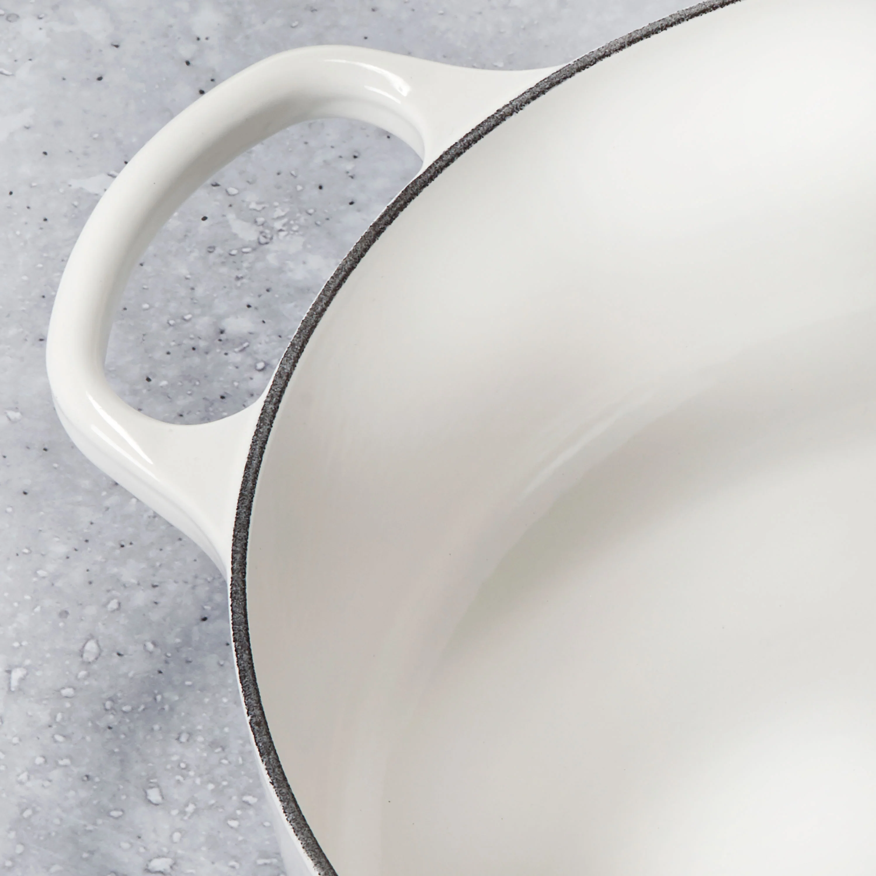 Le Creuset Signature Cast Iron 9-quart White Round Dutch Oven - Image 7