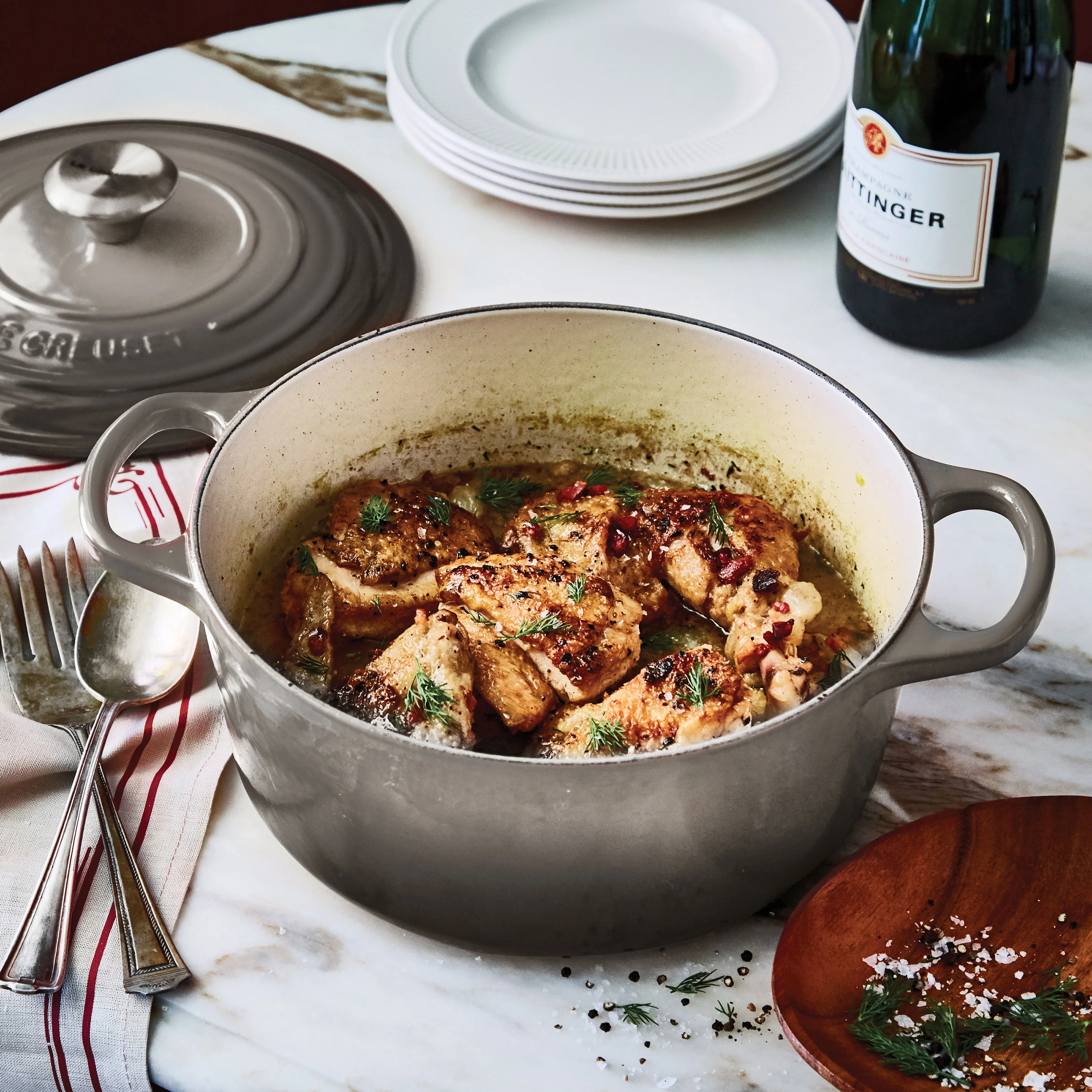 Le Creuset Signature Cast Iron 2-quart Oyster Round Dutch Oven - Image 6