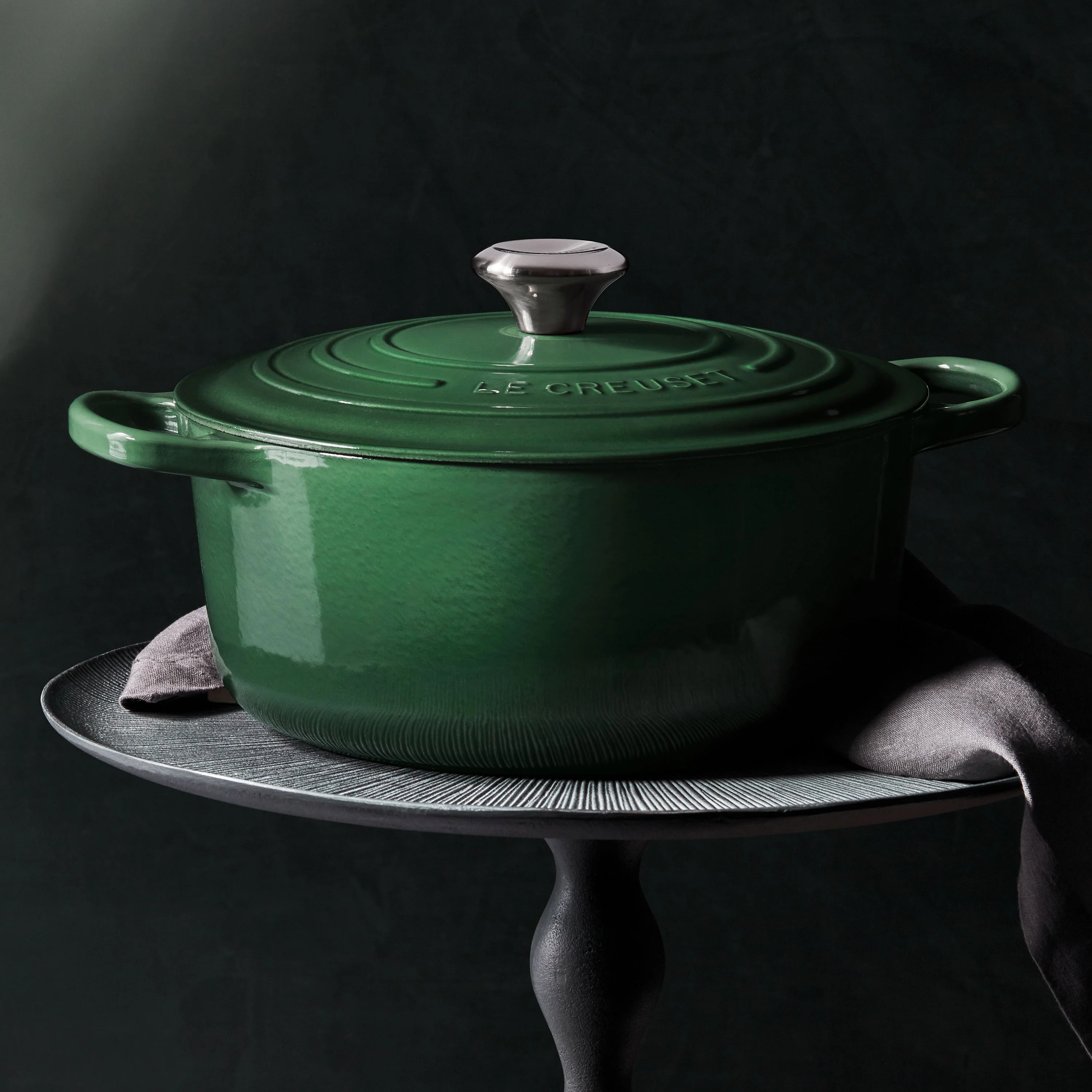 Le Creuset Signature Cast Iron 4.5-quart Artichaut Round Dutch Oven - Image 5