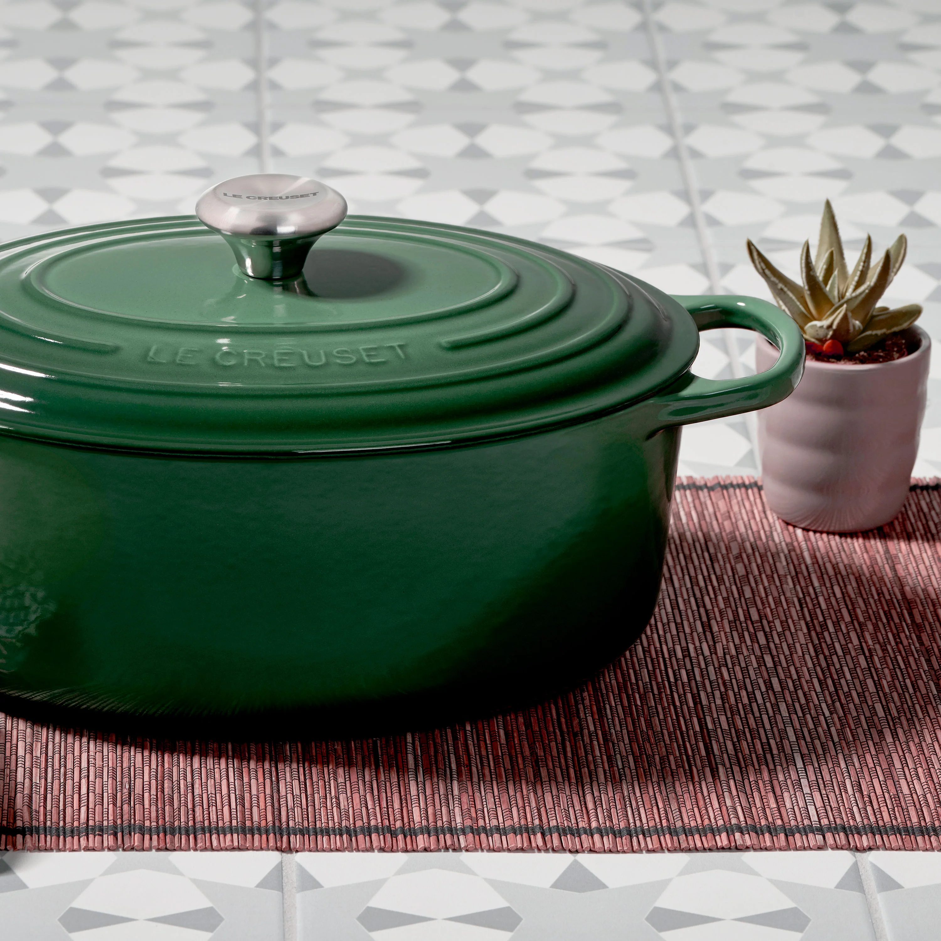 Le Creuset Signature Cast Iron 5.5-quart Artichaut Round Dutch Oven - Image 7