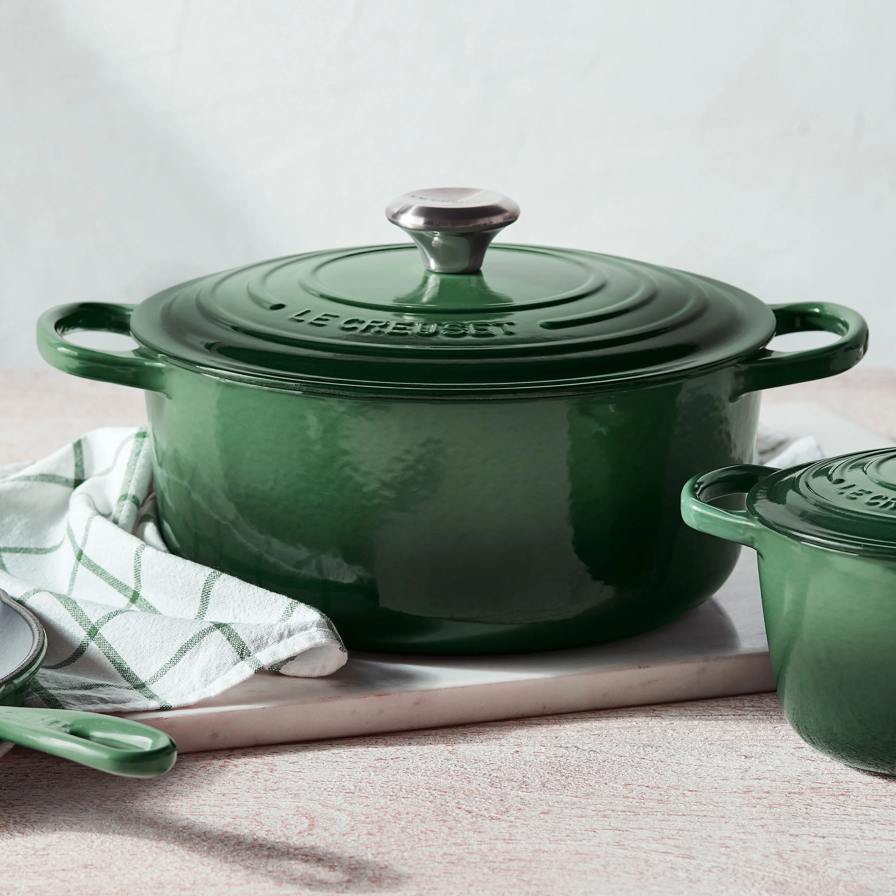 Le Creuset Signature Cast Iron 9-quart Artichaut Round Dutch Oven - Image 2
