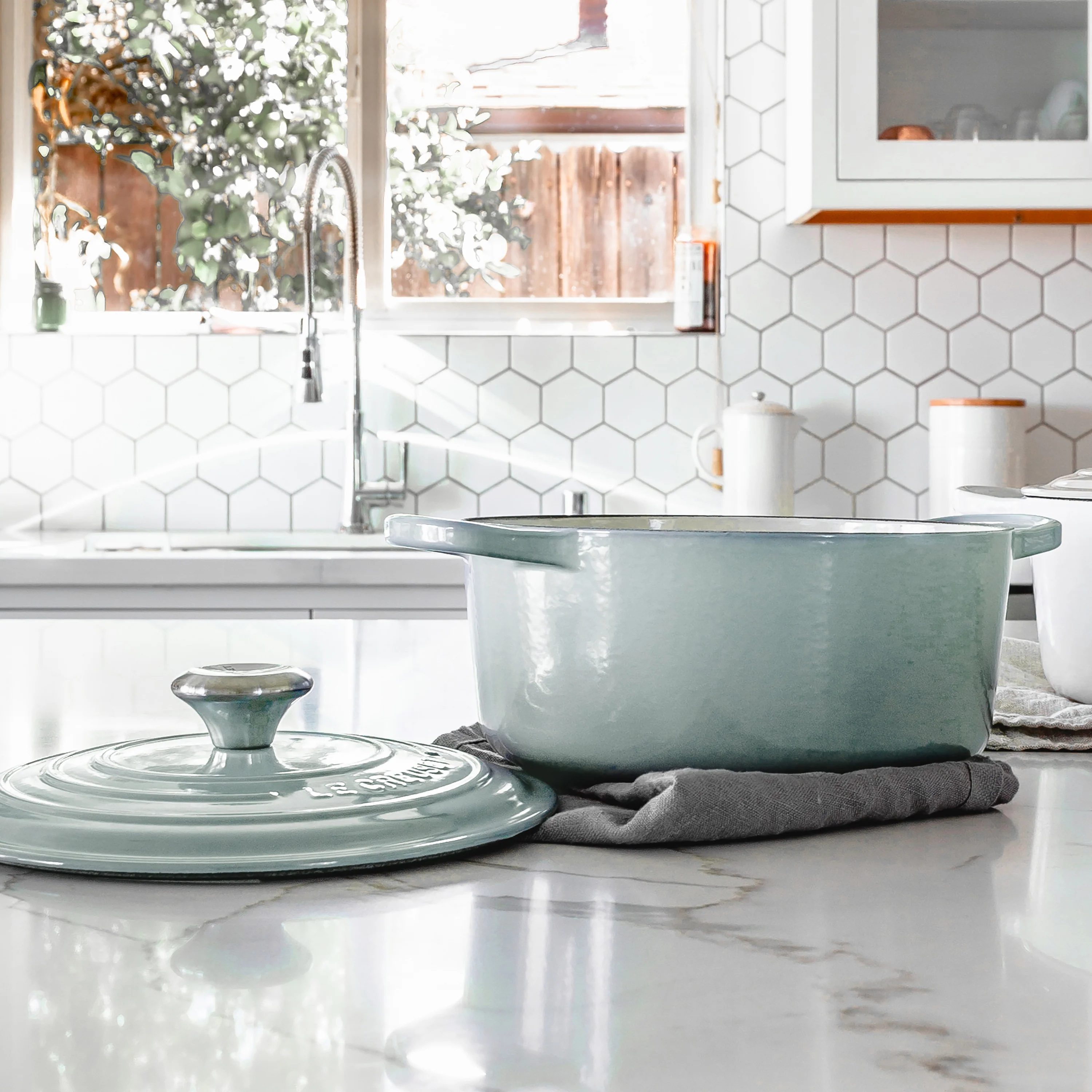 Le Creuset Signature Cast Iron 4.5-quart Sea Salt Round Dutch Oven - Image 9