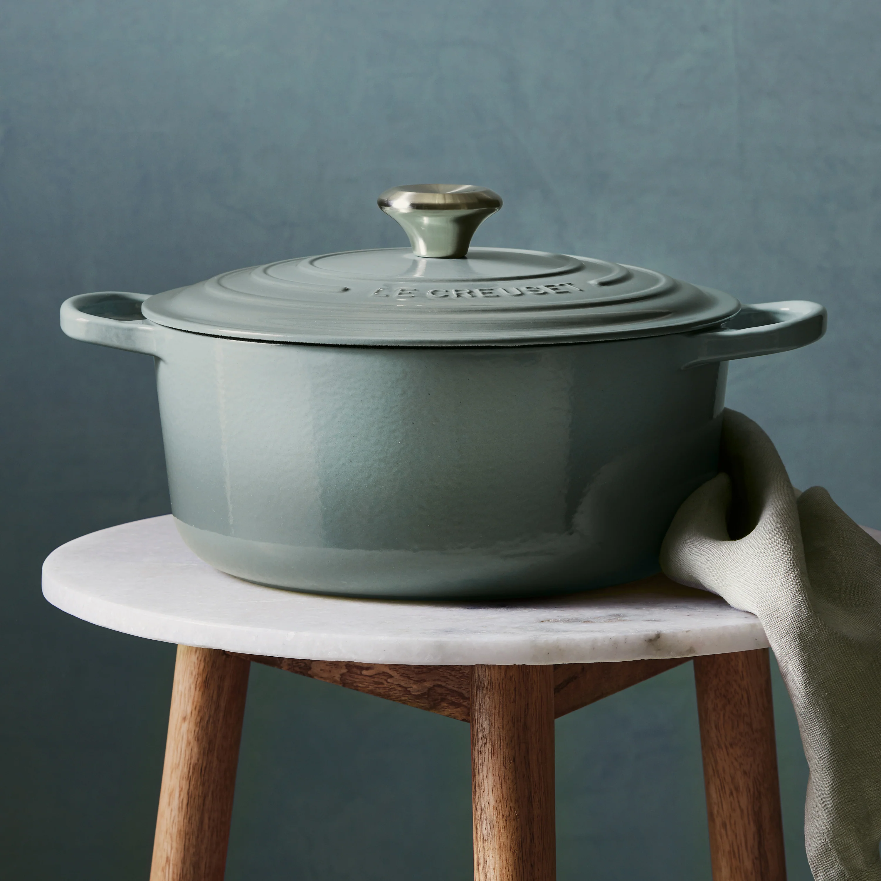 Le Creuset Signature Cast Iron 5.5-quart Sea Salt Round Dutch Oven - Image 9