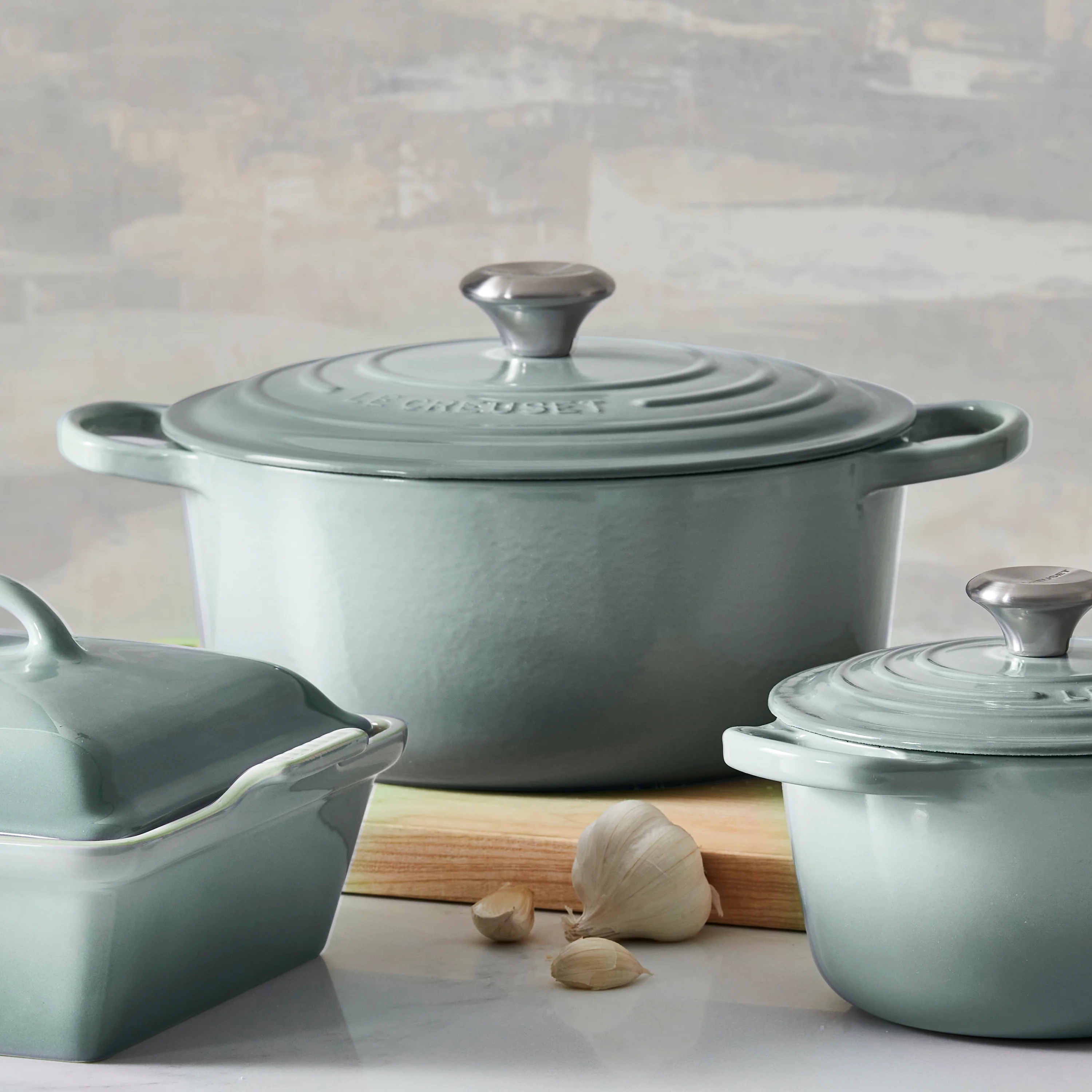 Le Creuset Signature Cast Iron 9-quart Sea Salt Round Dutch Oven - Image 4